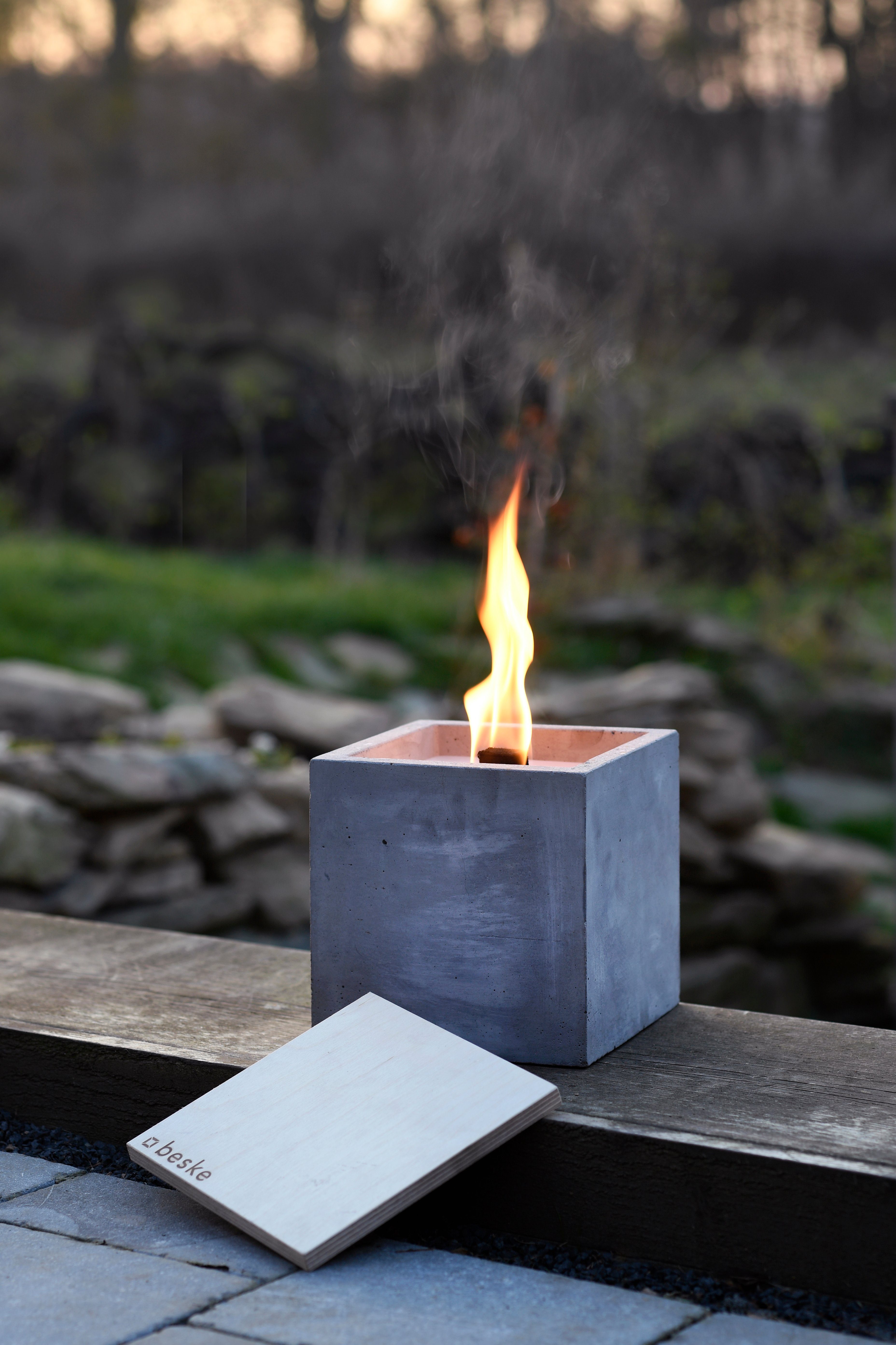 beske Outdoorkerze Betonfeuer® - Fuego mit Dauerdocht Kerzenfresser Tischfeuer (17x17x17), Unendliche Brenndauer