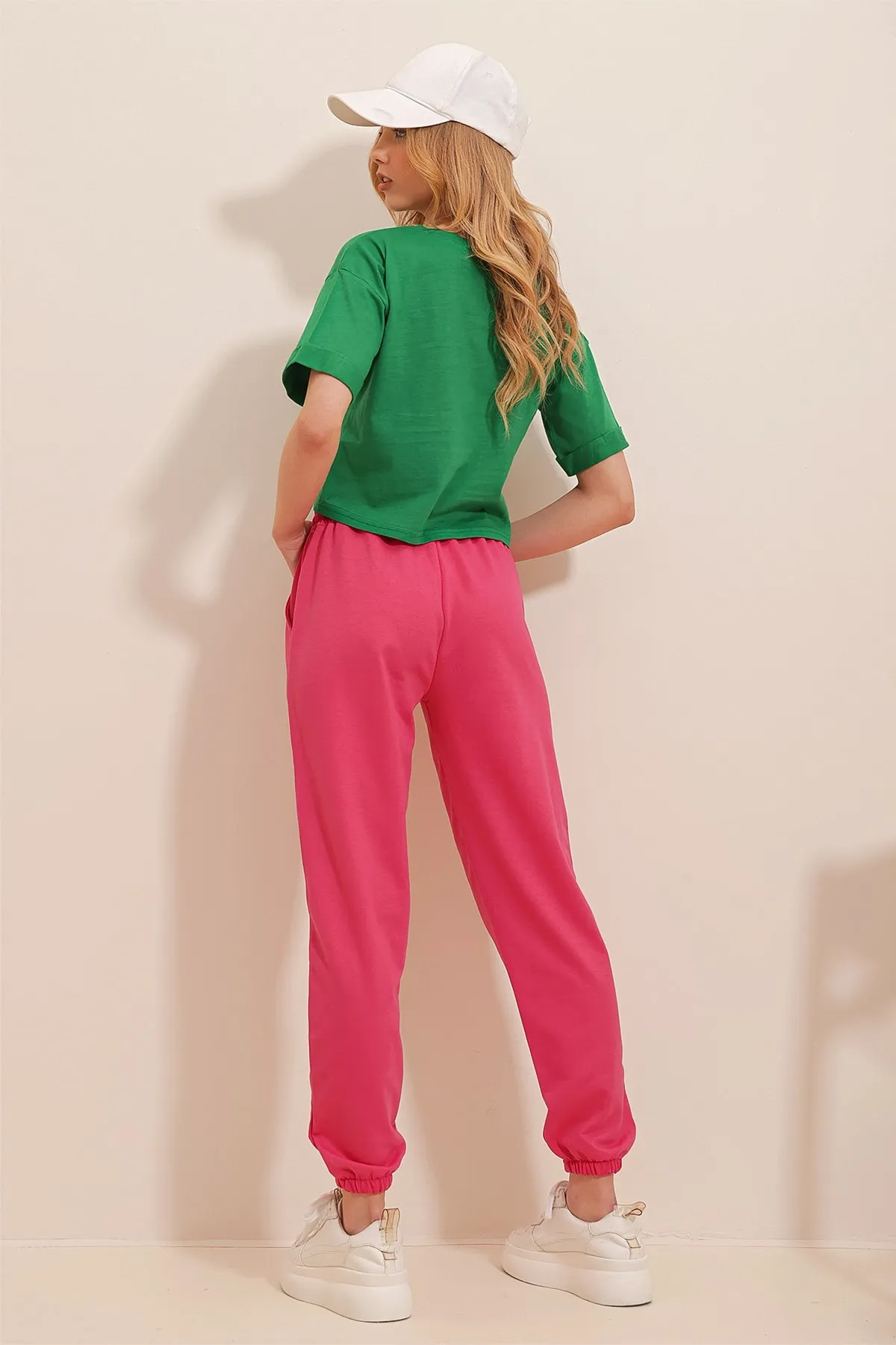Trend Alaçatı Stili  Fuchsiafarbene Basic-Jogginghose für Damen mit elastischem Bund und Beinen ALC-X5902