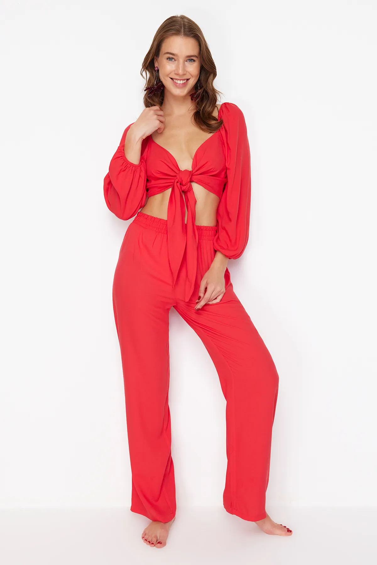 Trendyol Collection  Roter gewebter Blusen-Hosenanzug mit Bindeband TBESS23AU00072
