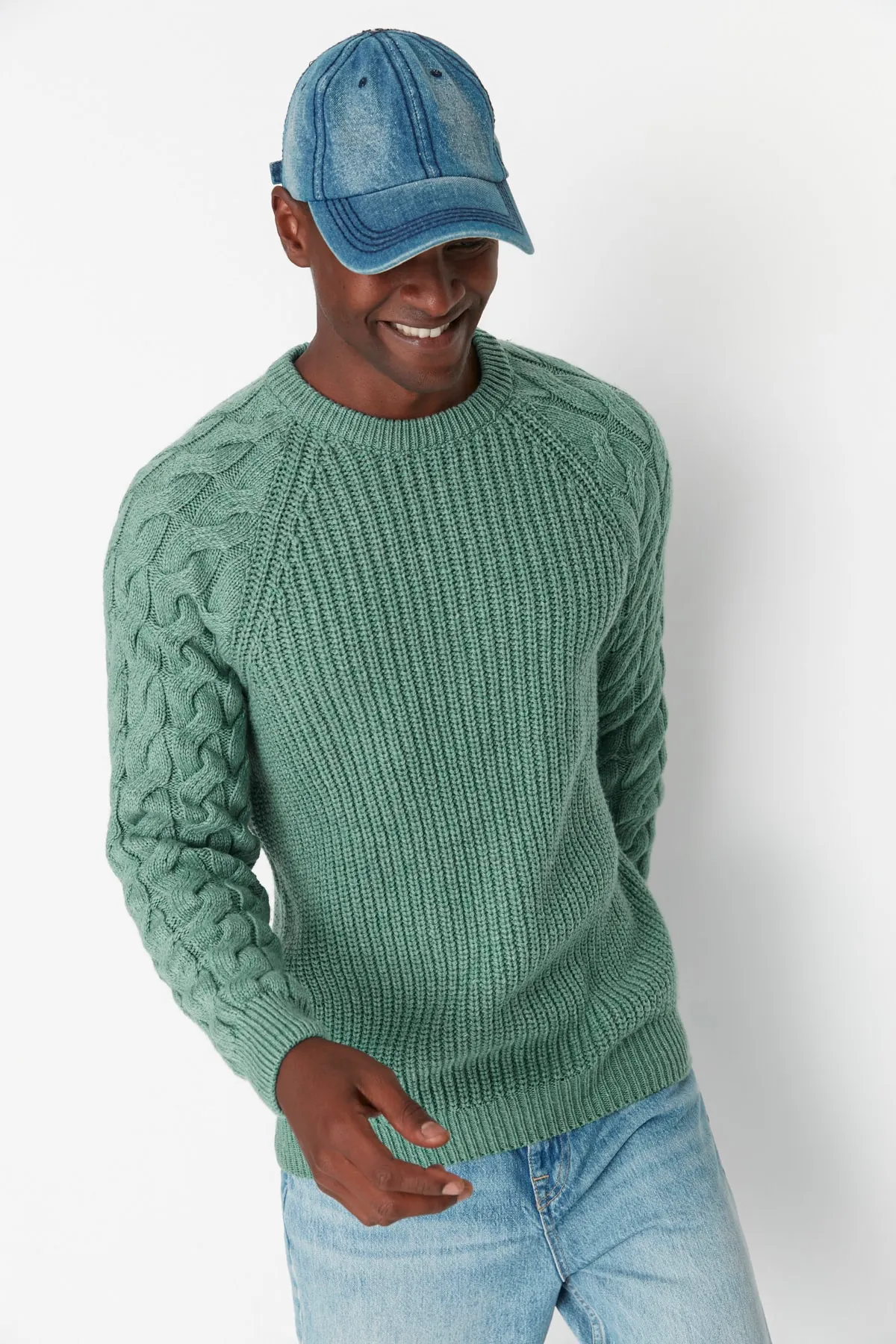 Trendyol Collection  Mintfarbener, regulärer Strickpullover mit Rundhalsausschnitt und detailliertem Haarstrickmuster TMNAW22KZ2059