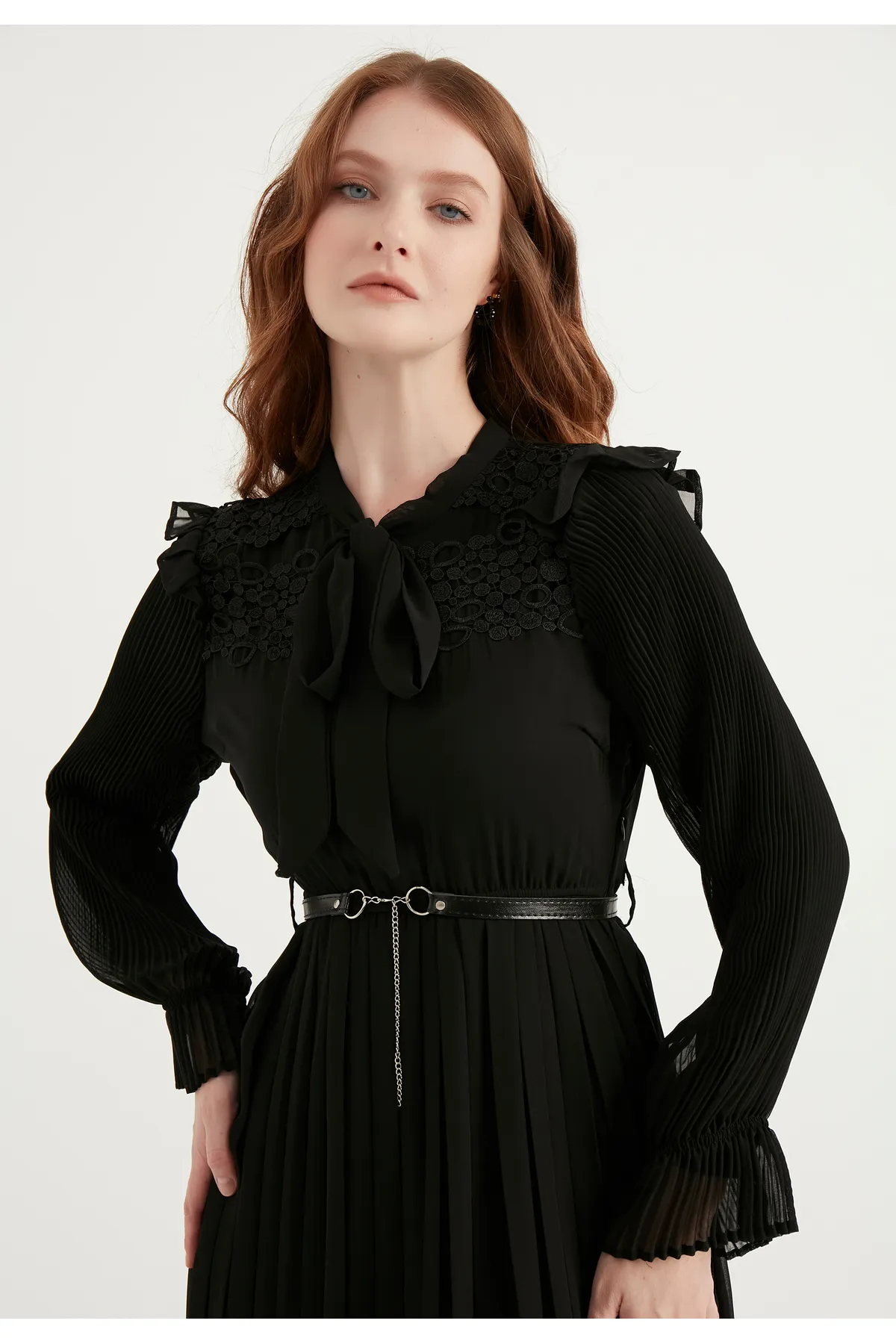 Herita  Plissiertes Maxikleid mit Bindeband vorn und Gürtel