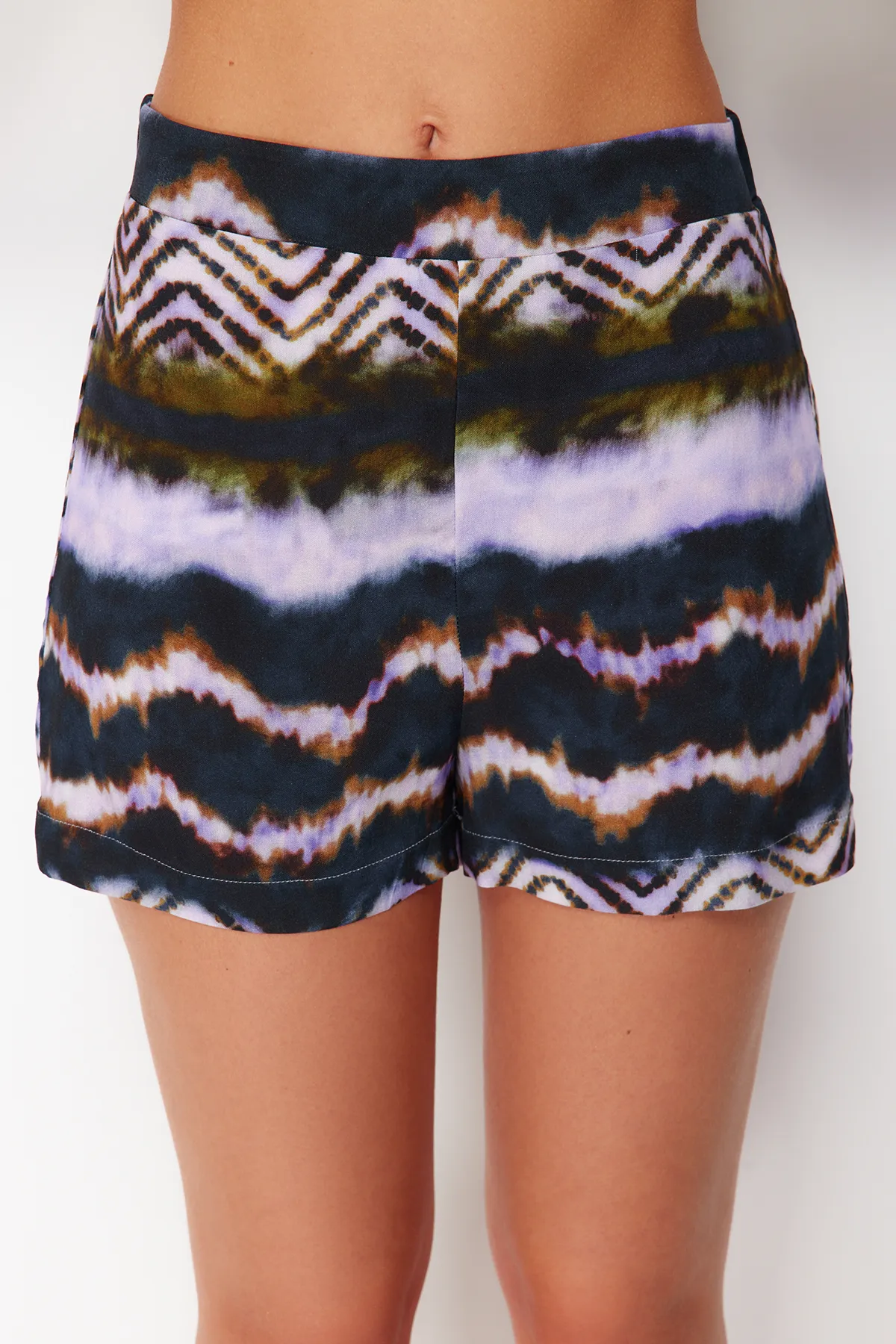 Trendyol Collection  Abstrakt gemustertes gewebtes Kimono-Shorts-Set TBESS24AU00045