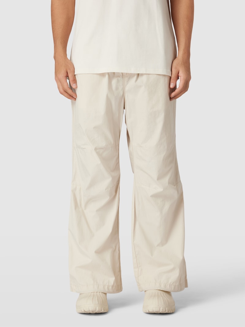 Hose mit Eingrifftaschen Modell 'PARACHUTE' in offwhite