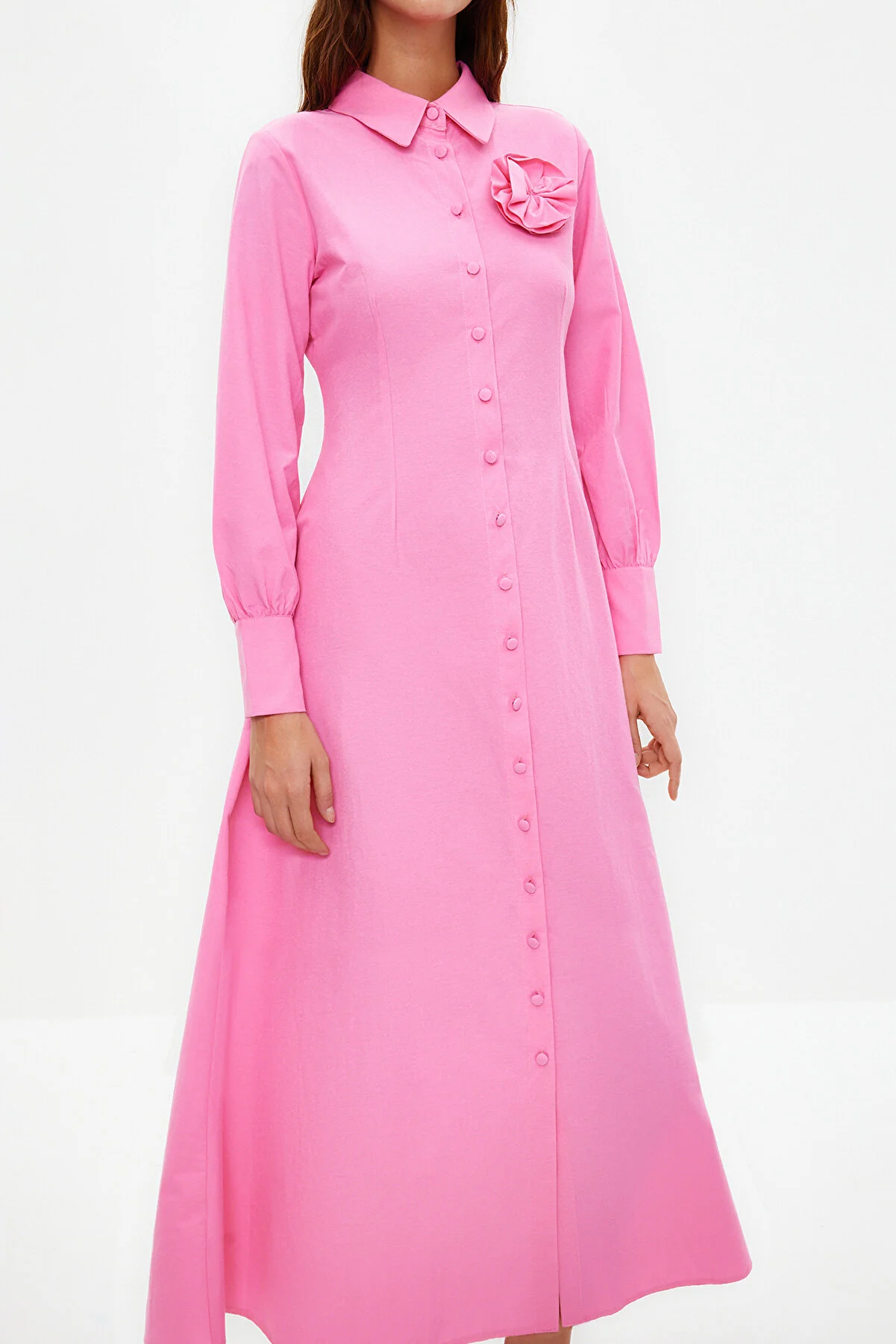 Trendyol Modest  Rosafarbenes, florales, gewebtes Hemdkleid TCTSS24EB00029