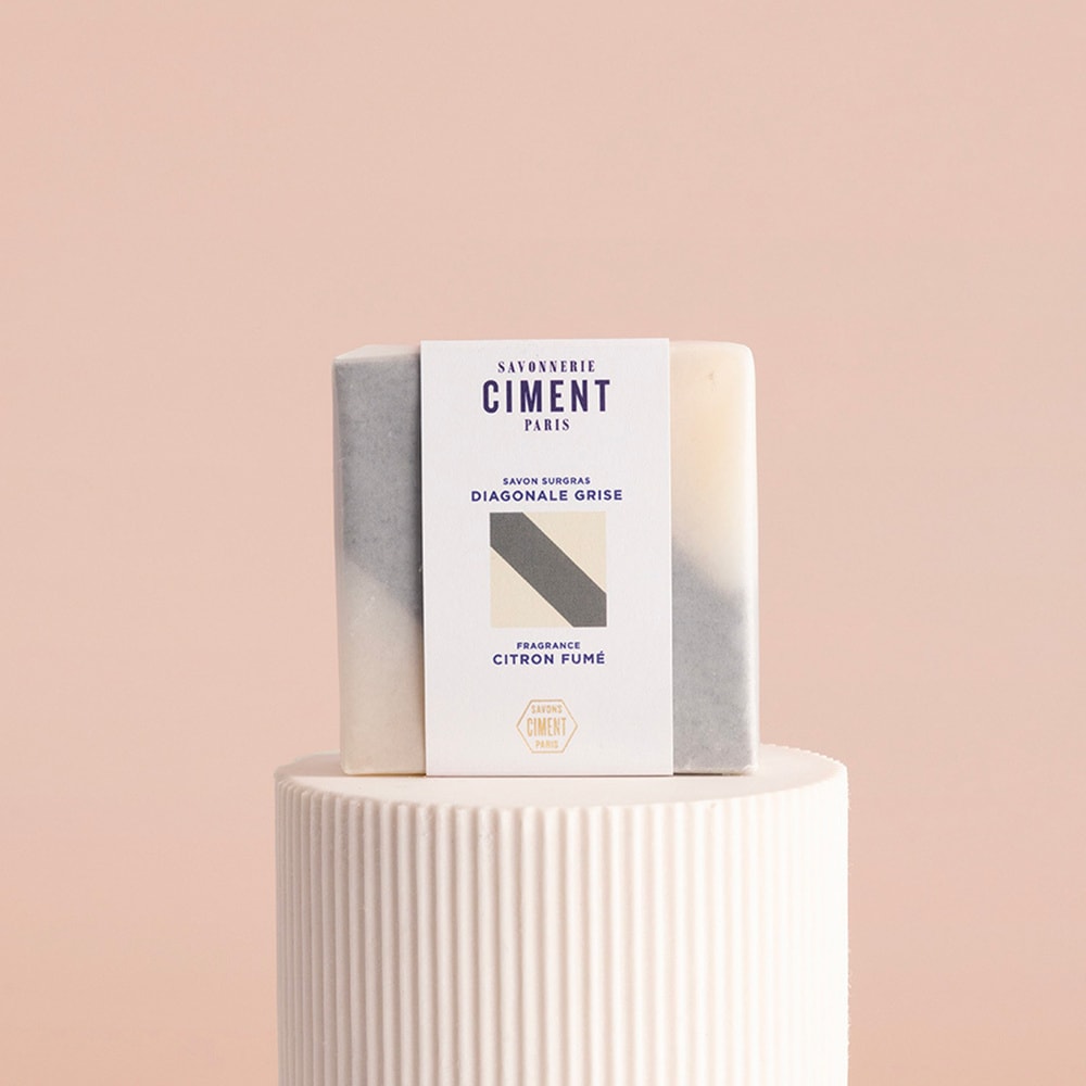 ciment DIAGONALE GRISE Savon surgras motif Diagonale grise - Fragrance citron fumé Savon solide 100g
