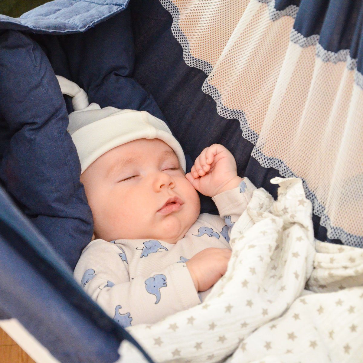 DuneDesign Babywippe Baby Hängematte 70x36x94cm Federwiege Hängewiege, Hängematte mit Feder+Matratze