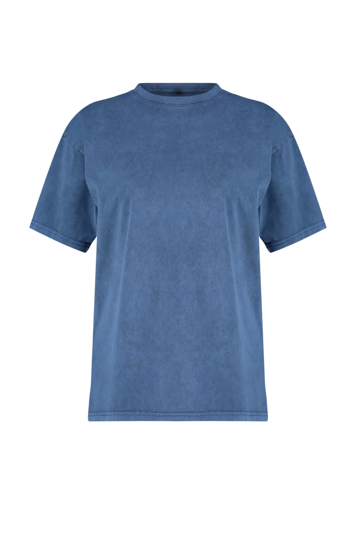 Trendyol Collection  Indigofarbenes Boyfriend-Strick-T-Shirt aus 100 % Baumwolle mit verblasstem Effekt auf der Rückseite und Rundhalsausschnitt TWOSS23TS00109