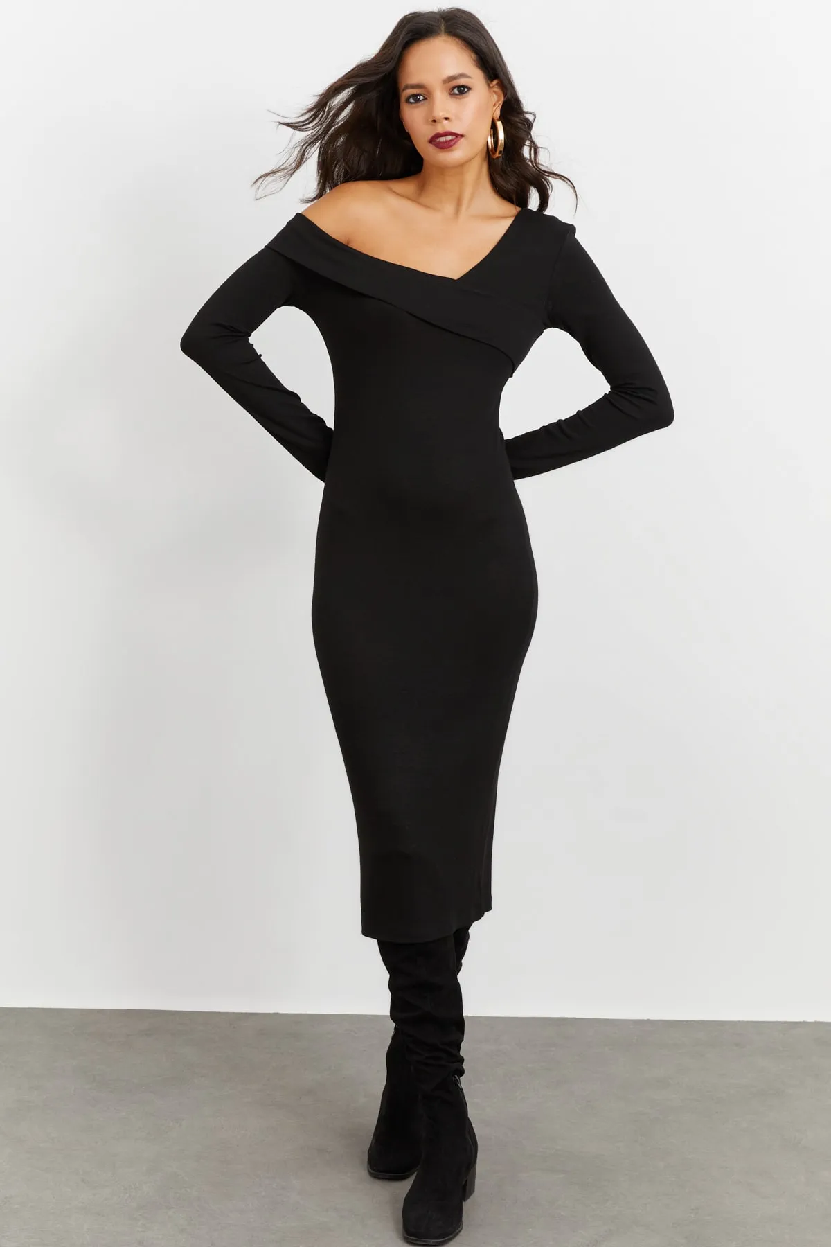 Cool & Sexy  Schwarzes Madonna-Kragenkleid für Damen B1944