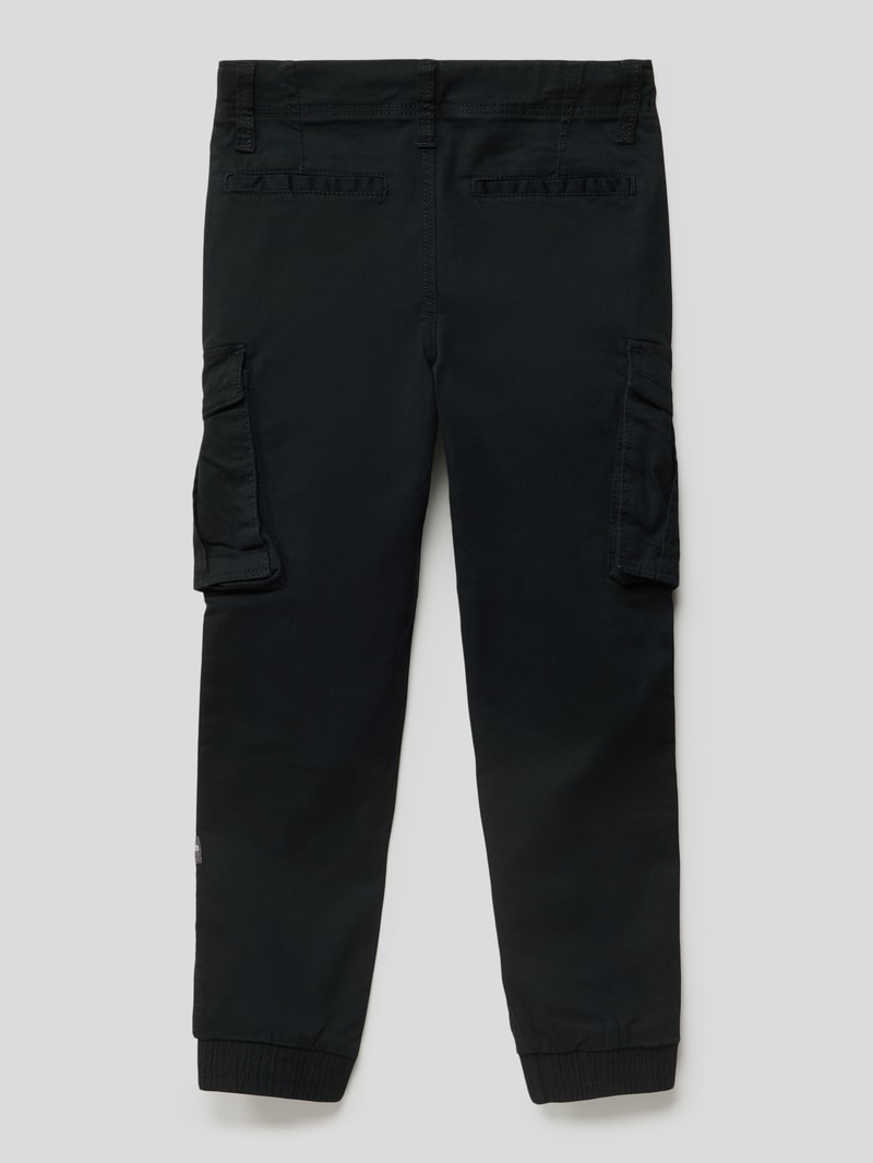 Cargohose mit Label-Detail Modell 'Bango' in schwarz