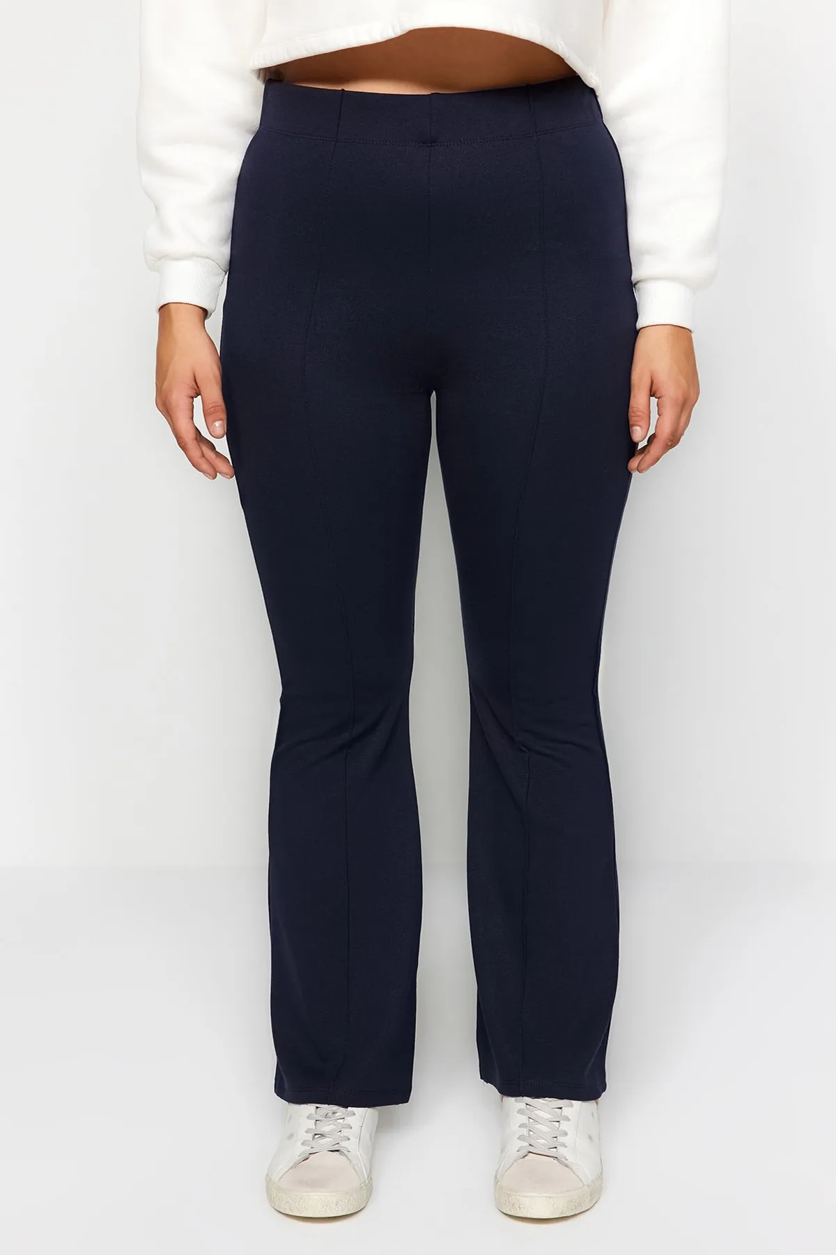 Trendyol Curve  Marineblaue spanische Strickhose mit hohem Bund und Schlitz und detailliertem Schnitt TBBAW23AR00002