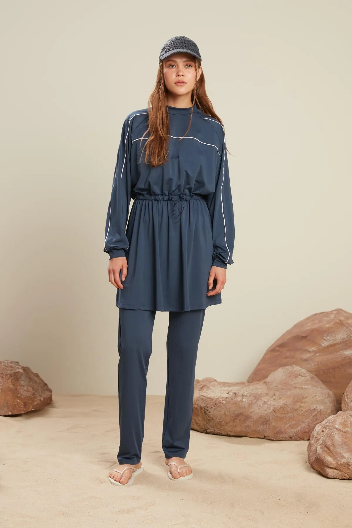 Manuka  HIJAB-BADEHOSE MIT GERADE BEIN, MARINEBLAU