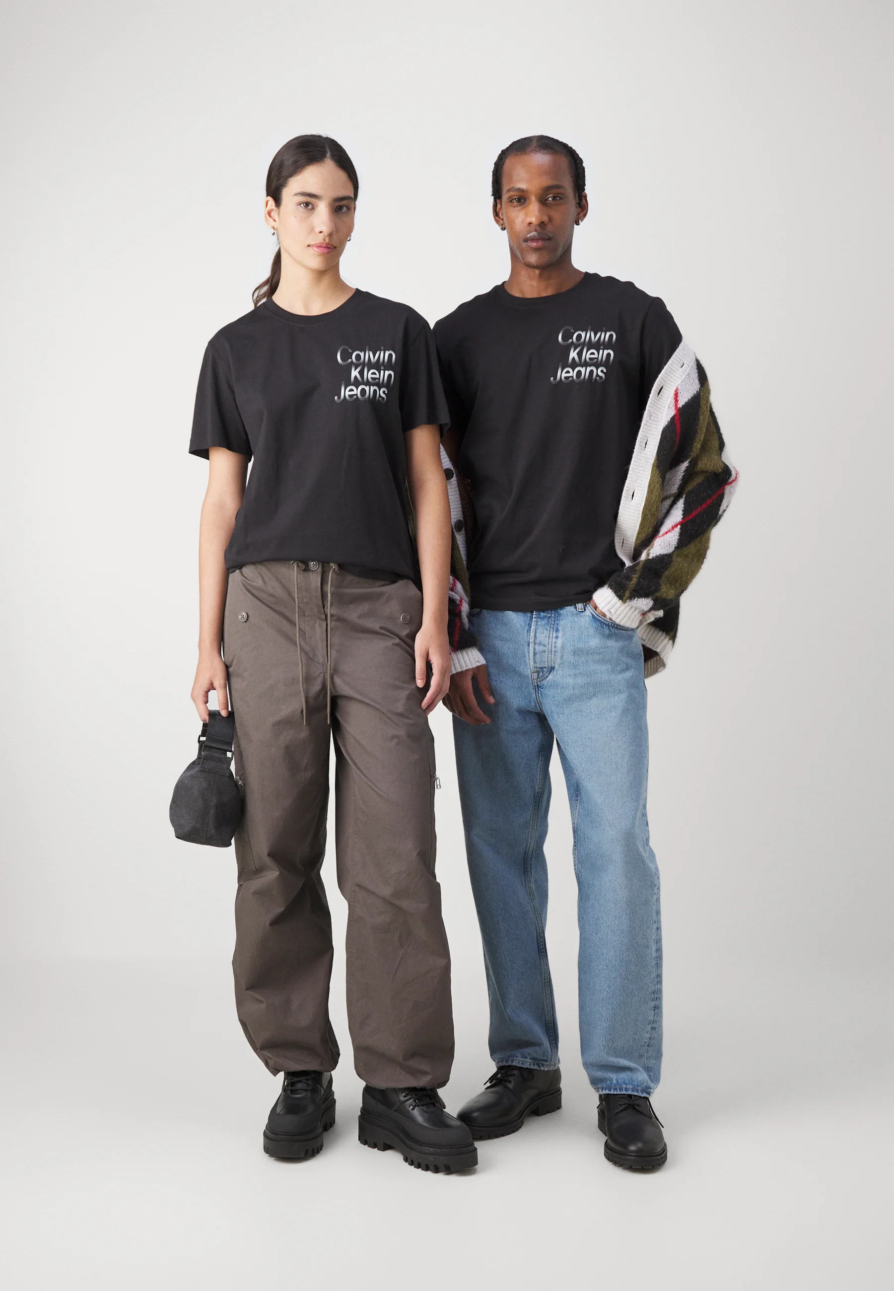 Calvin Klein Jeans DIFFUSED STACKED TEE UNISEX - Camiseta con estampado