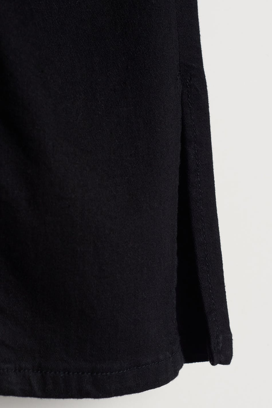 Straight slit jeans