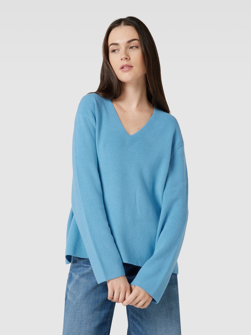 Strickpullover mit abgerundetem V-Ausschnitt in hellblau