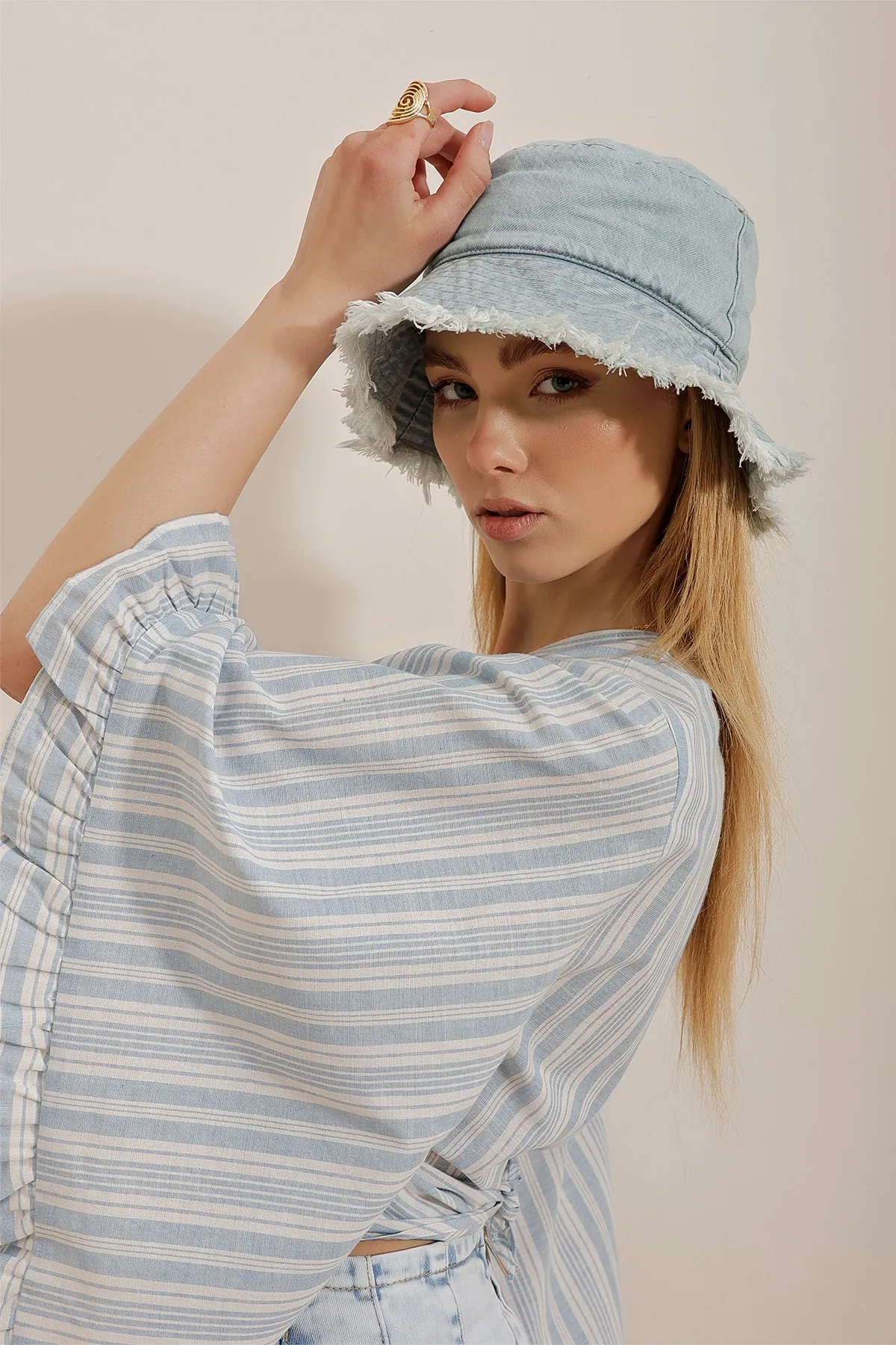 Trend Alaçatı Stili  Blauer Denim-Anglerhut mit Quasten für Damen ALC-X10351