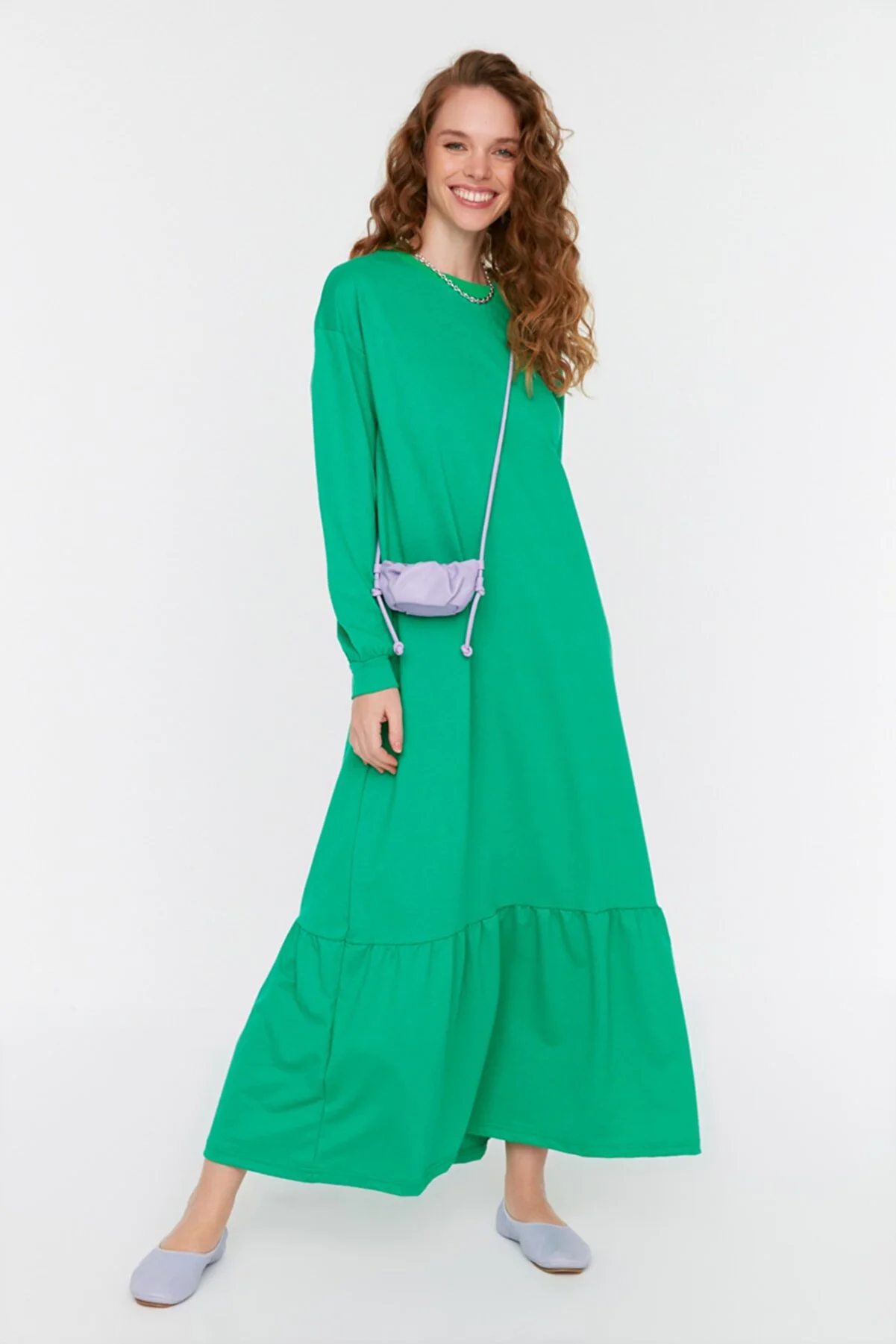 Trendyol Modest  Grünes Strickkleid mit Rundhalsausschnitt und Raffung TCTSS22EL00000