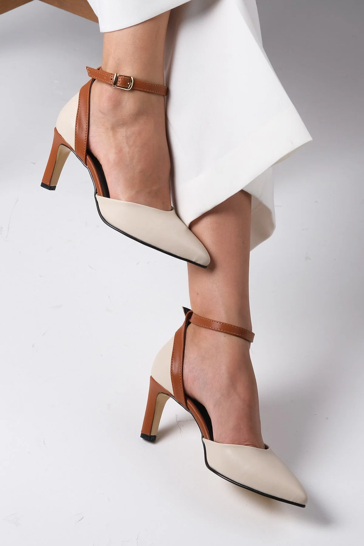 Mio Gusto  Luna Beige Damenschuhe mit Knöchelriemen und Absatz