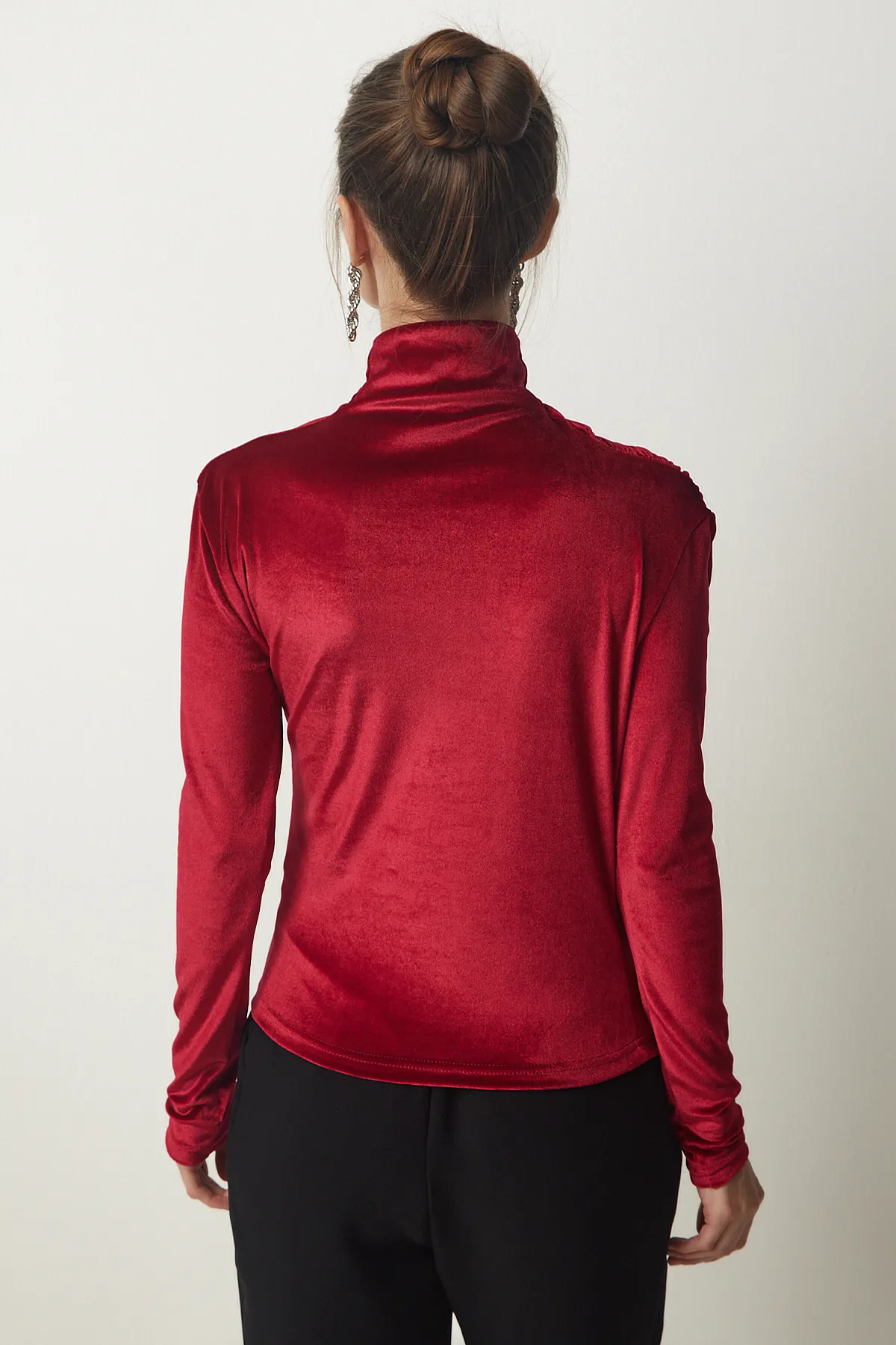 Happiness İstanbul  Stilvolle Damenbluse aus Samt mit gerafftem Kragen in Rot FF00144