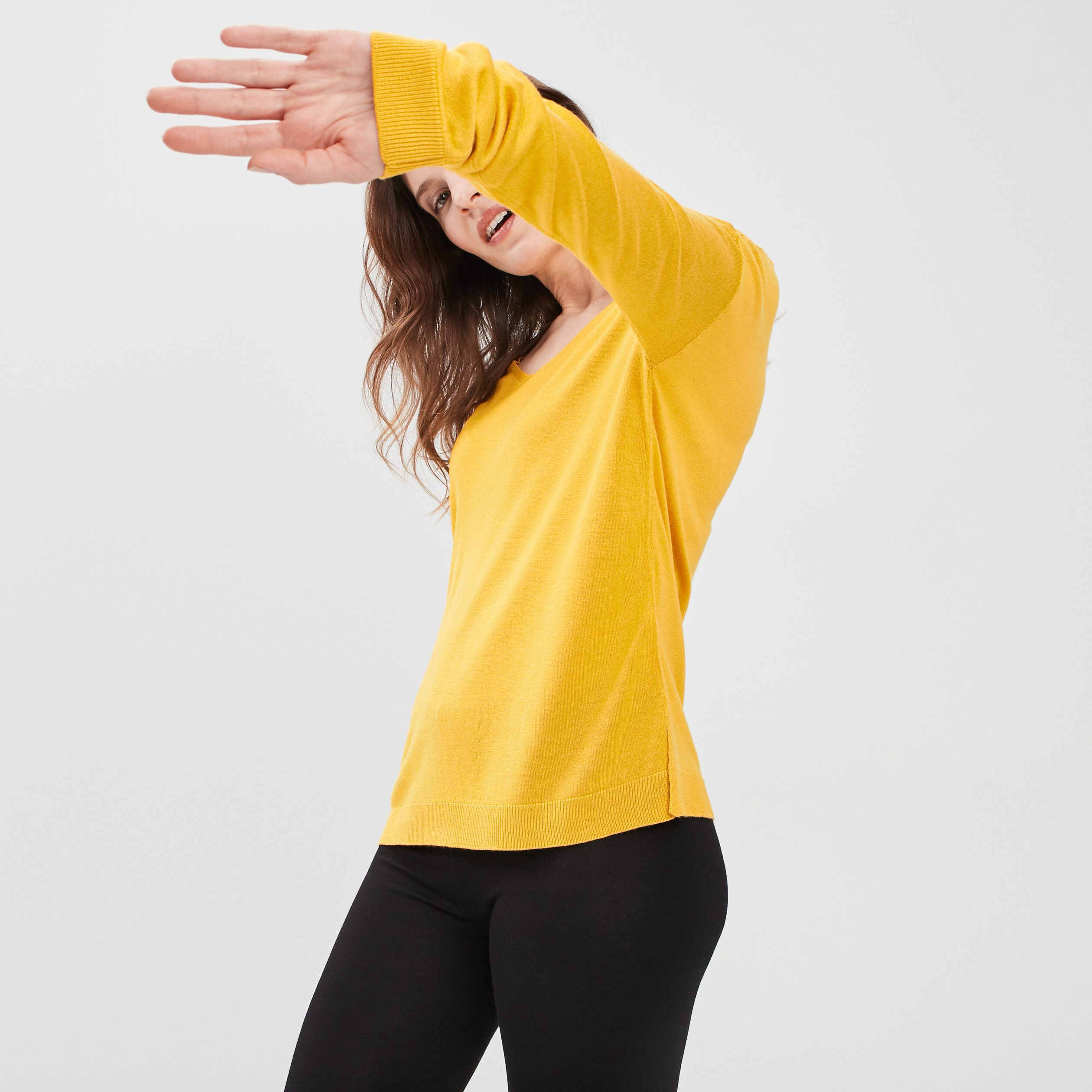 Pull avec col en V jaune moutarde femme | La Halle