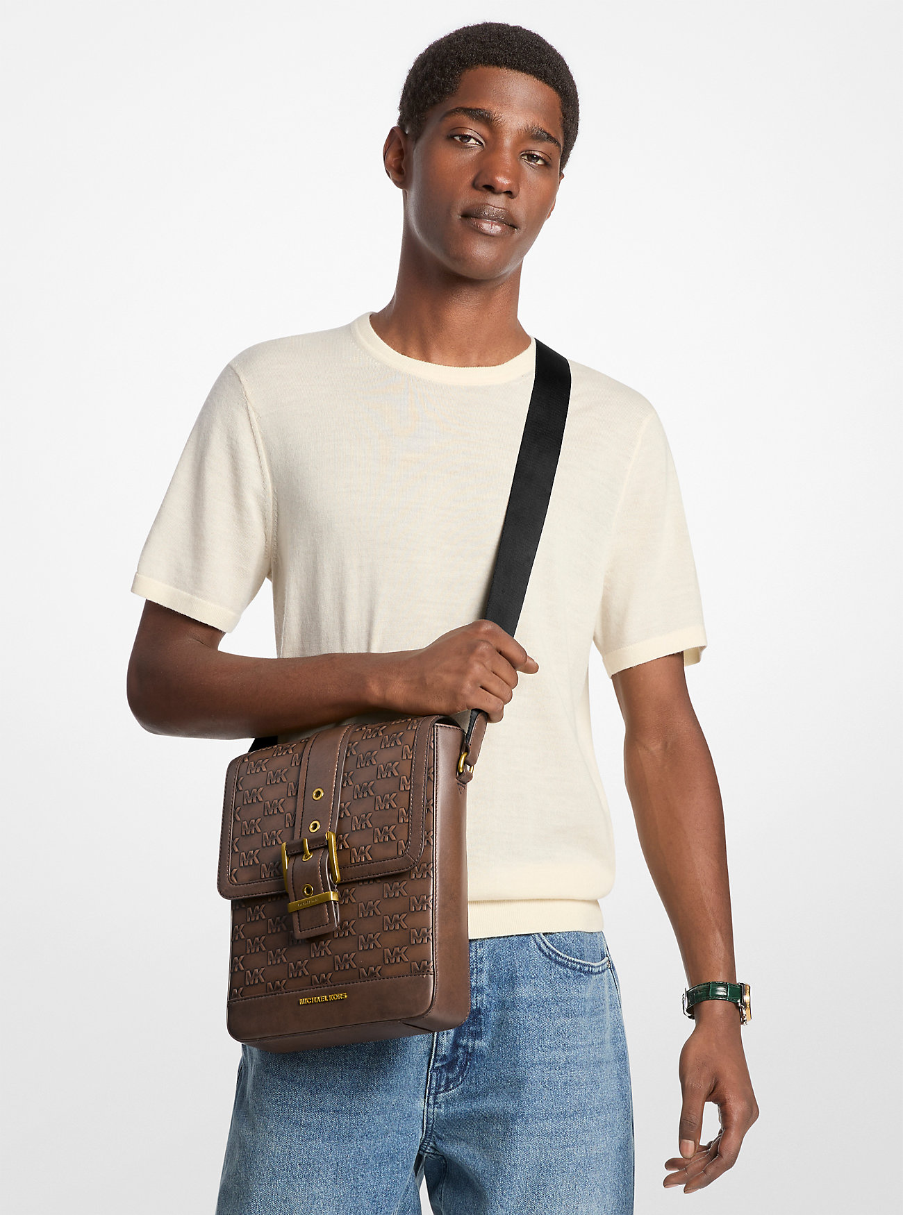 Colby Logo Preget Brunert Skinn Messenger Bag - SJOKOLADE