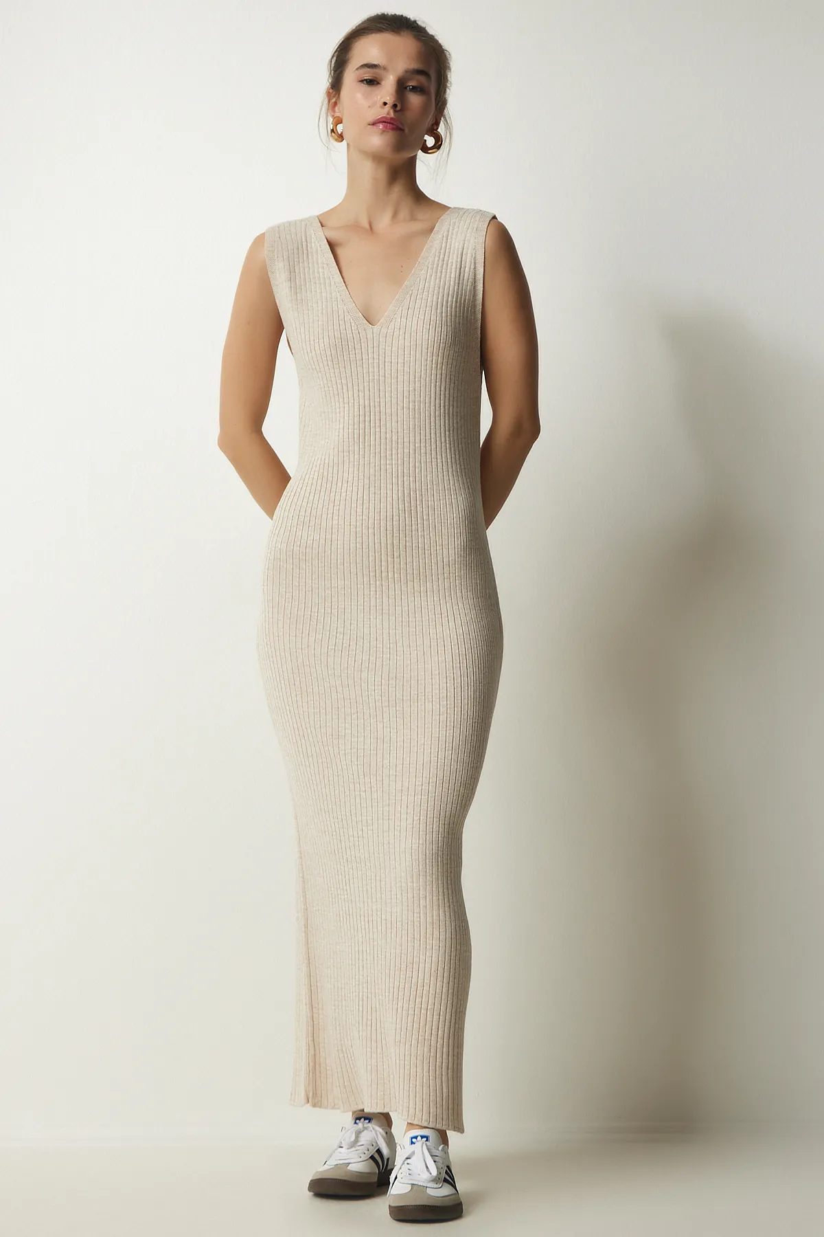 Happiness İstanbul  Beiges Strickpulloverkleid aus Kordel für Damen KG00006