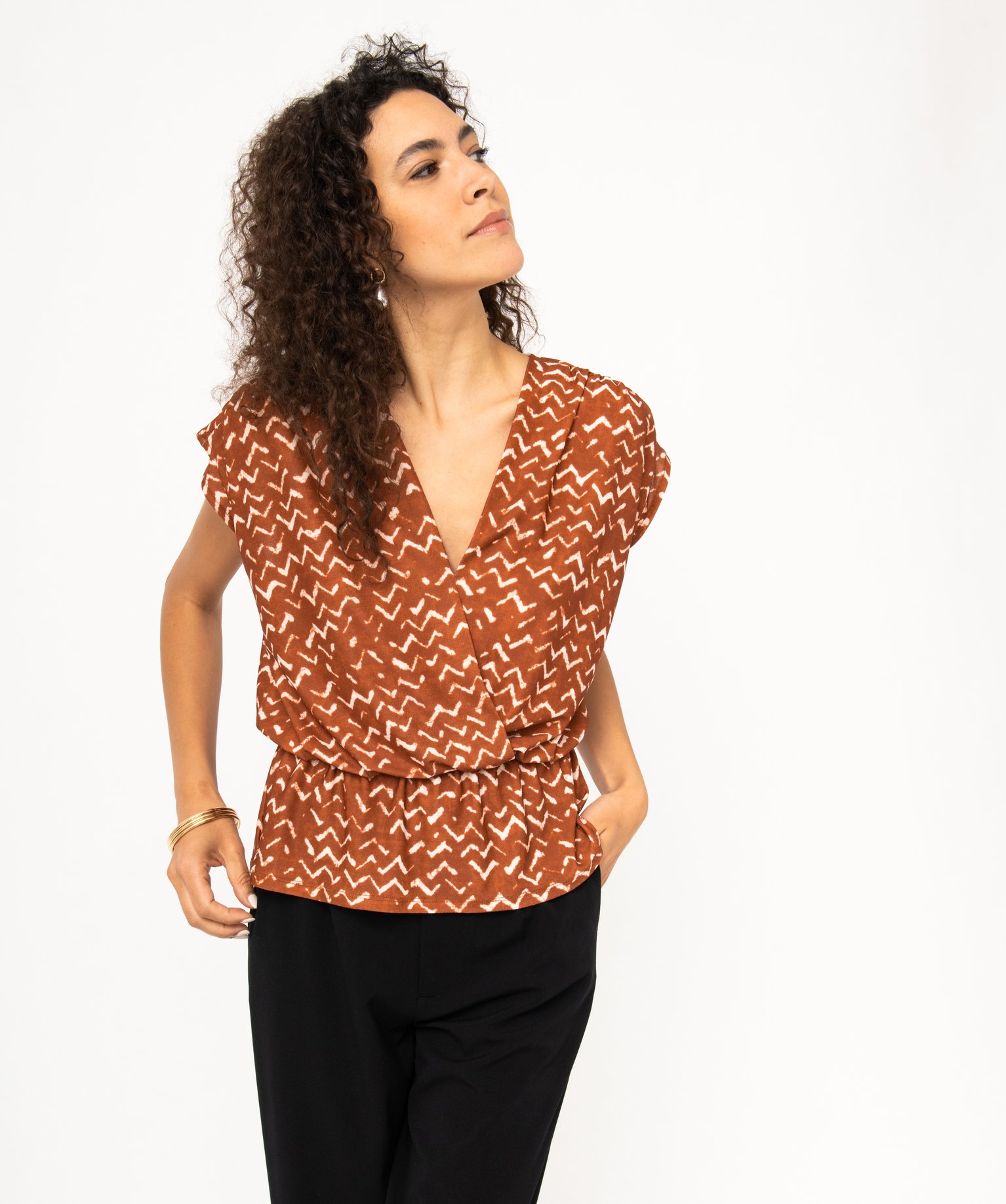 Tee-shirt à manches courtes forme cache-coeur femme imprime | GEMO