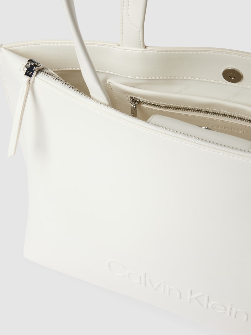 Shopper mit Label-Detail in weiß