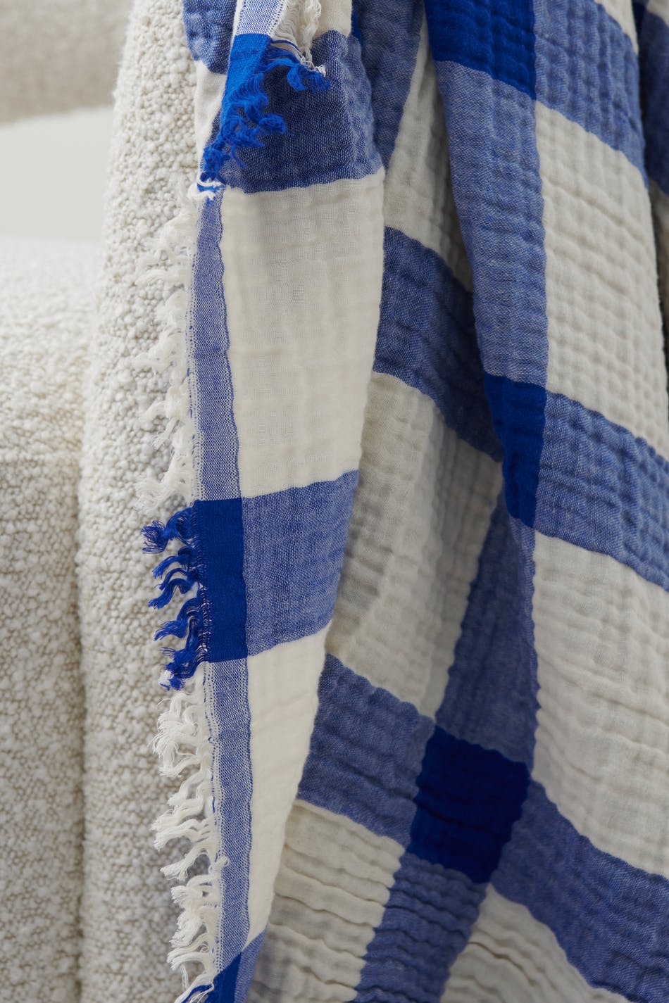 Checked crinkle blanket