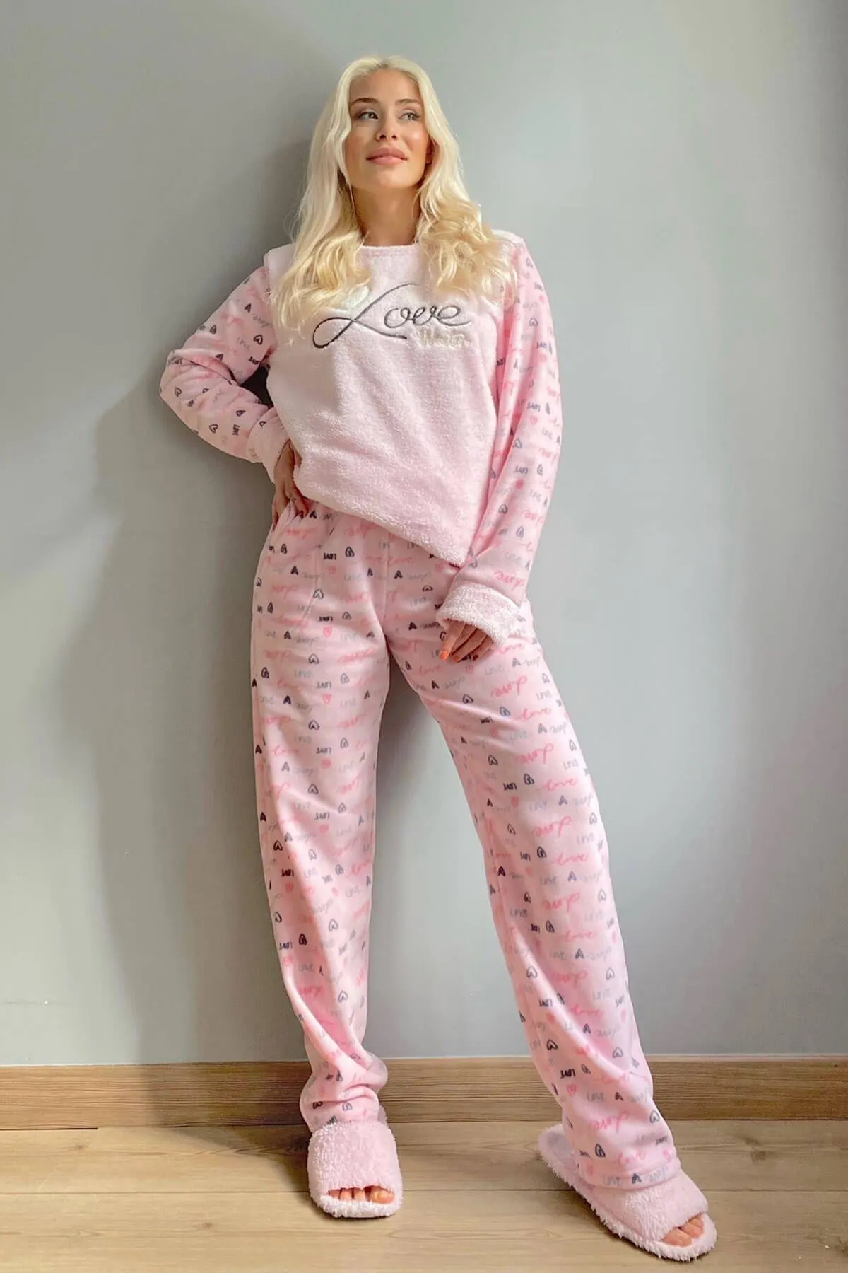 Pijamaevi  Puderrosa Love Winter gemustertes Plüsch-Pyjama-Set für Damen