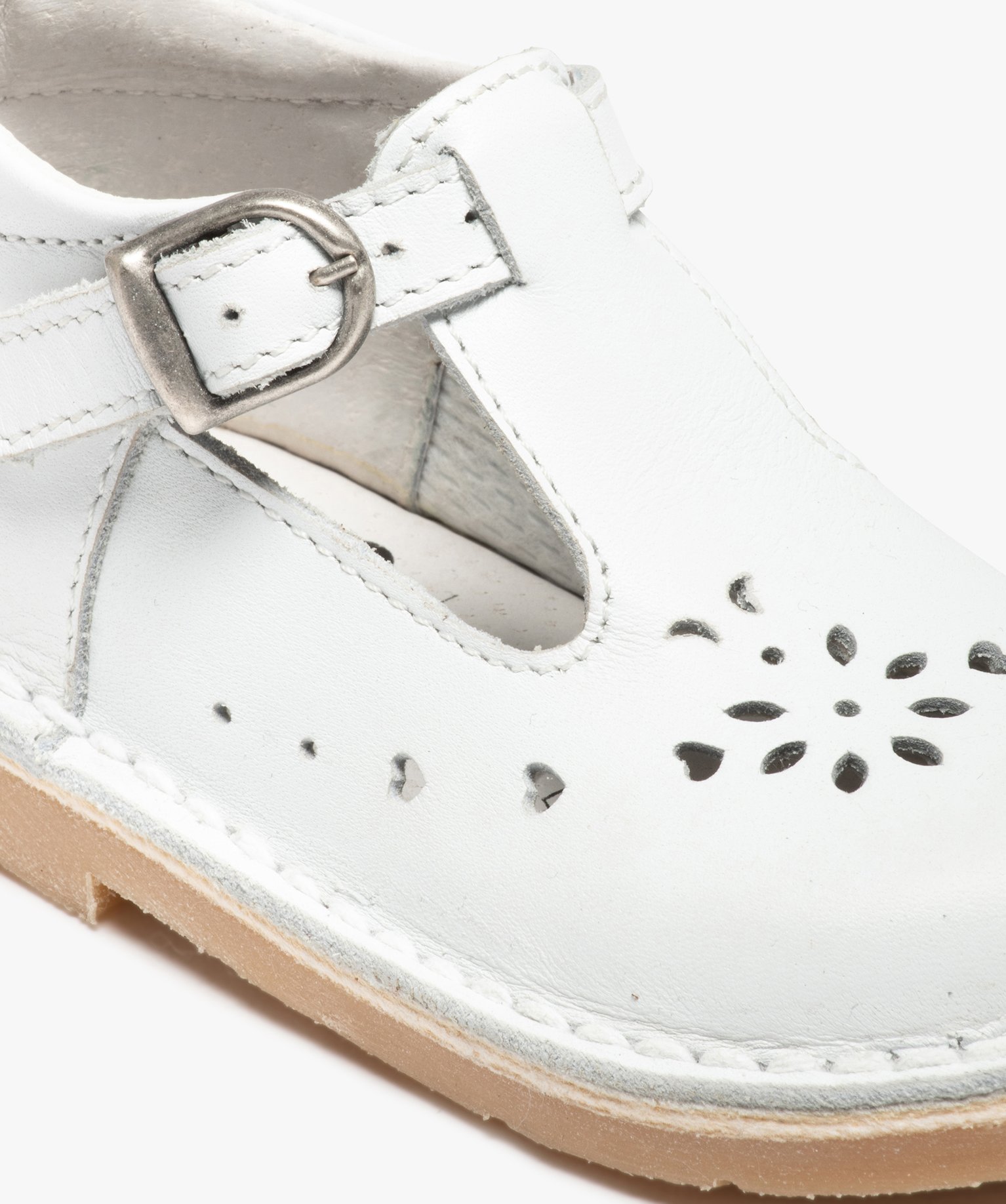 Babies bébé fille dessus cuir uni motifs perforés blanc | GEMO