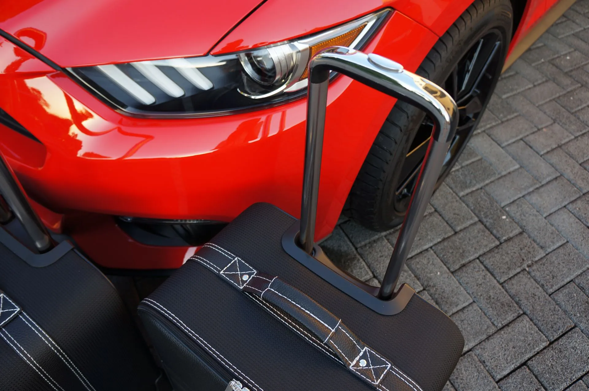 Roadsterbag Ford Mustang VI Cabrio ab 2014 (EU-Version) - 3-tlg. Kofferset Kofferraum - Schwarze Naht