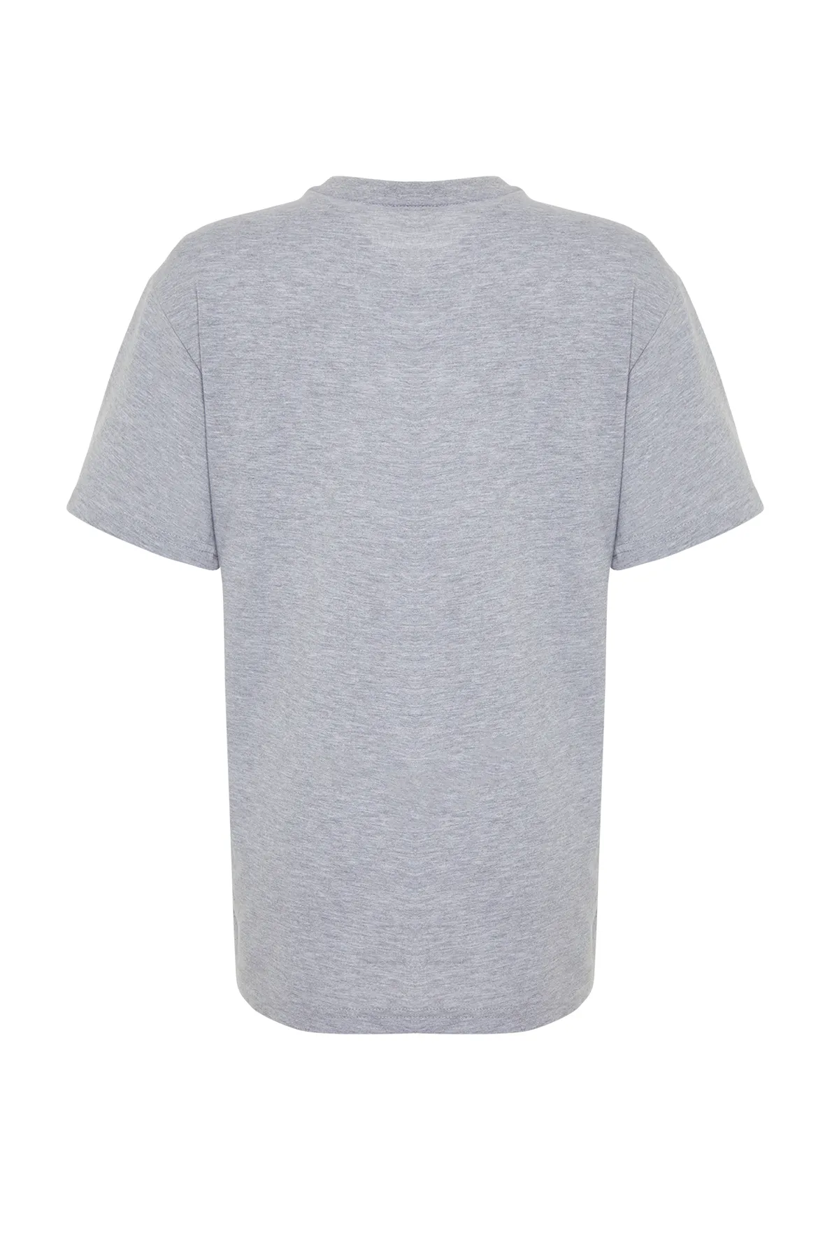 Trendyol Collection  Premium Grau Melange Bedrucktes Oversize/Wide Fit Strick-T-Shirt mit Rundhalsausschnitt TWOSS23TS00282