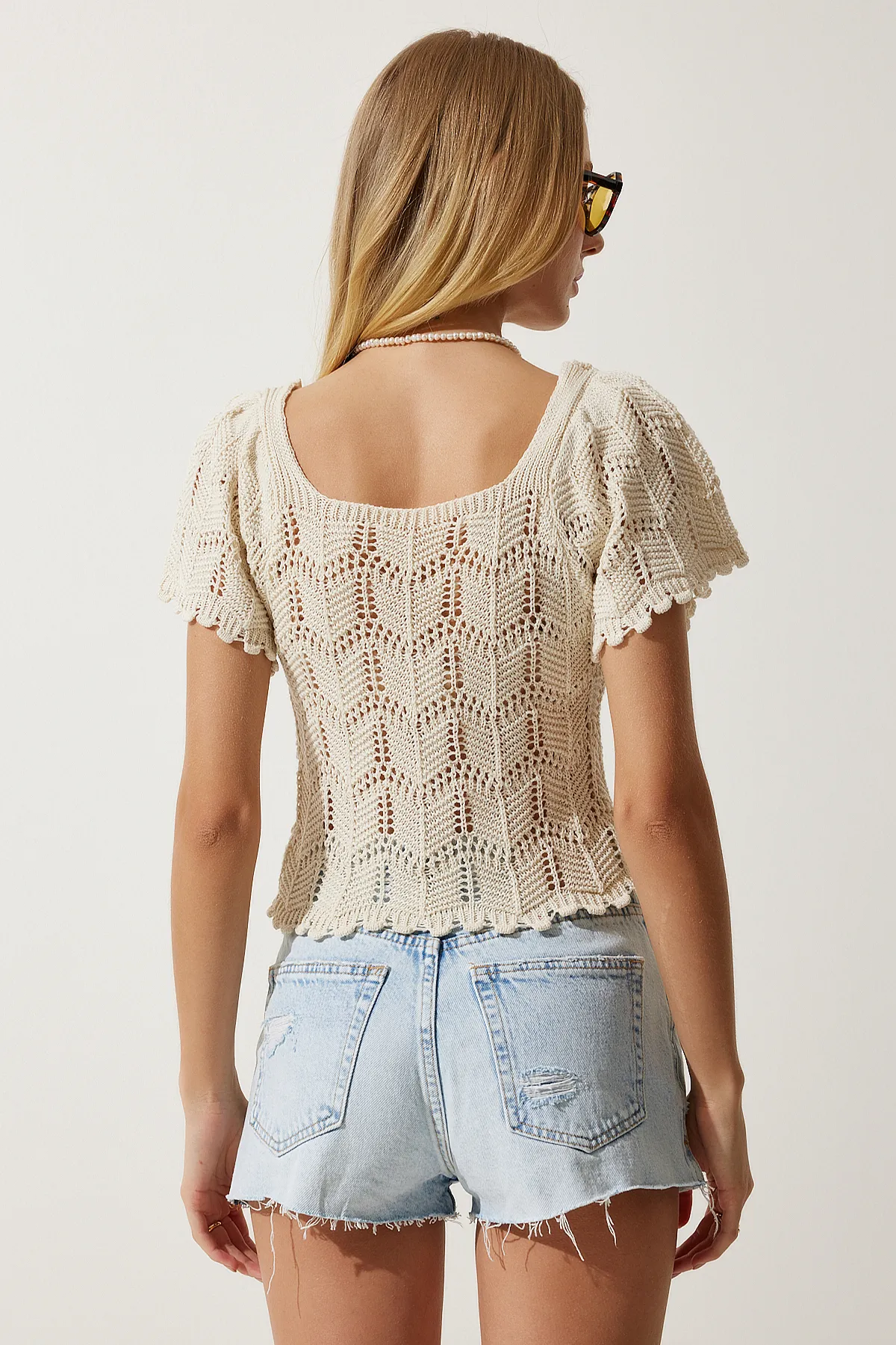 Happiness İstanbul  Cremefarbene gefütterte Strickbluse für Damen YU00012