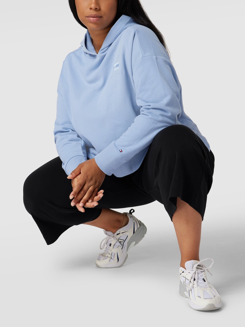 PLUS SIZE Hoodie mit Label-Stitching in hellblau