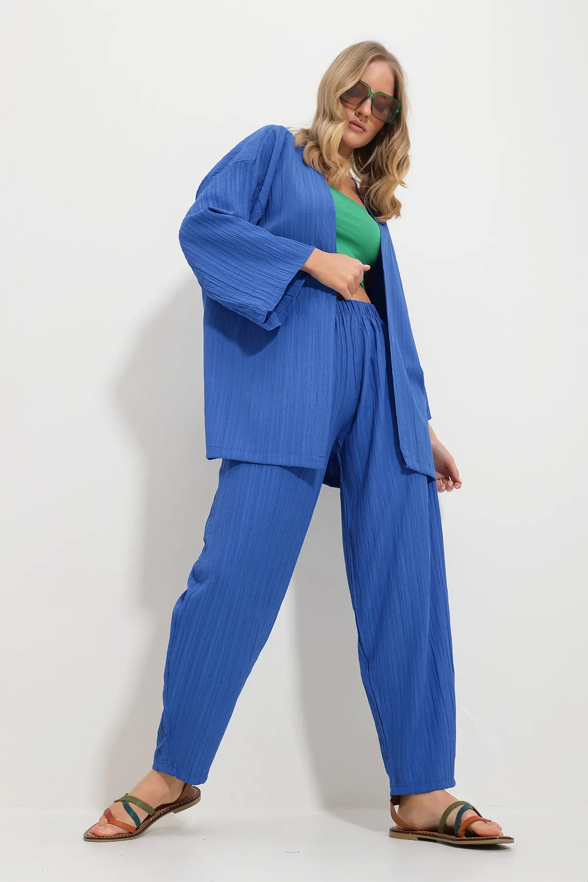 Trend Alaçatı Stili  Damen Saks Relaxed Fit Pants Kimono Jacke Woven Double Set Alc-X11694