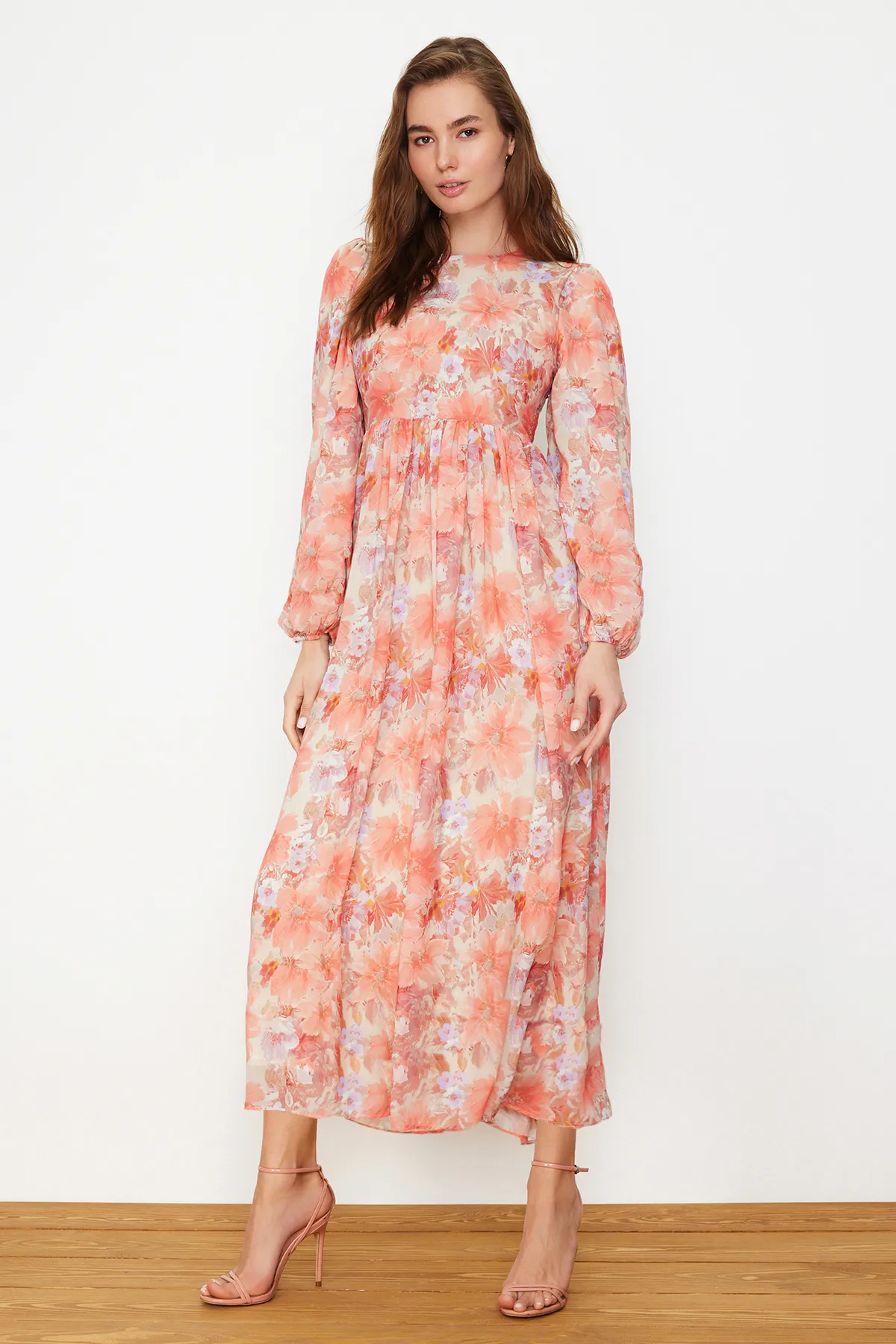 Trendyol Modest  Orangefarbenes, mit Blumen gefüttertes Webkleid TCTSS24EB00100