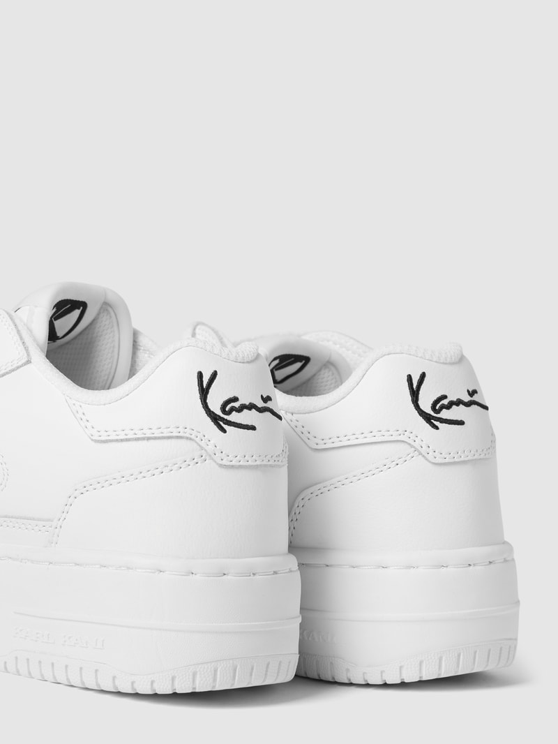 Sneaker mit Label-Stitching in weiß