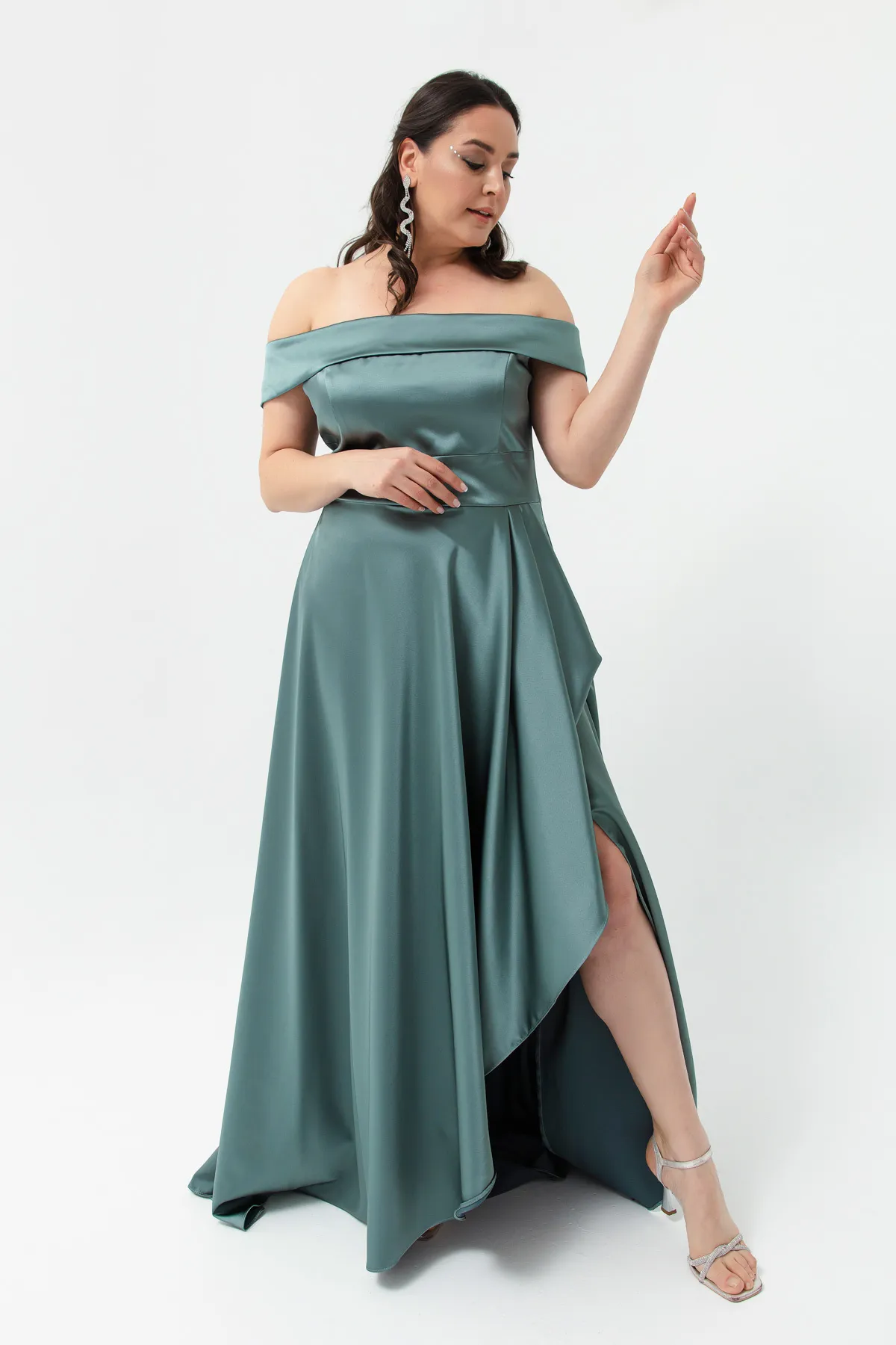 Lafaba  Türkisfarbenes Abendkleid und Abschlusskleid aus Satin für Damen in großen Größen mit U-Boot-Ausschnitt