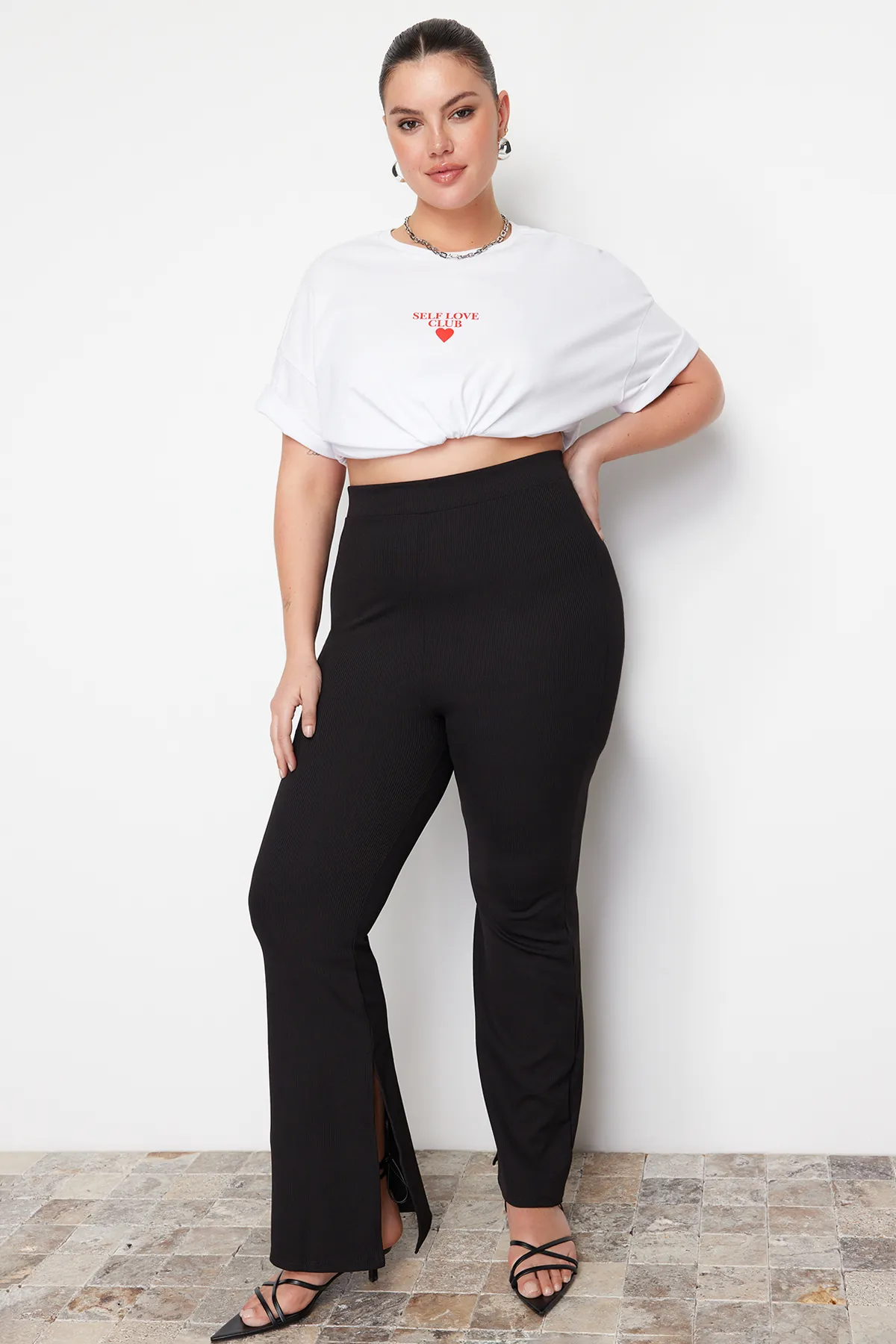 Trendyol Curve  Schwarze spanische Strickhose mit Schlitz TBBAW23AR00030
