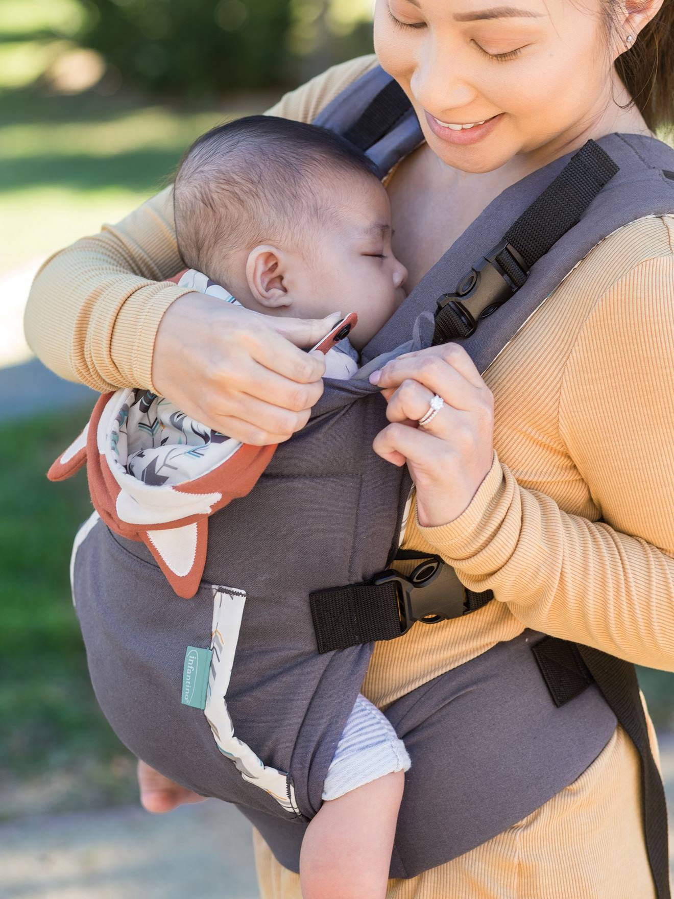 Infantino Babytrage CUDDLE UP INFANTINO - grau