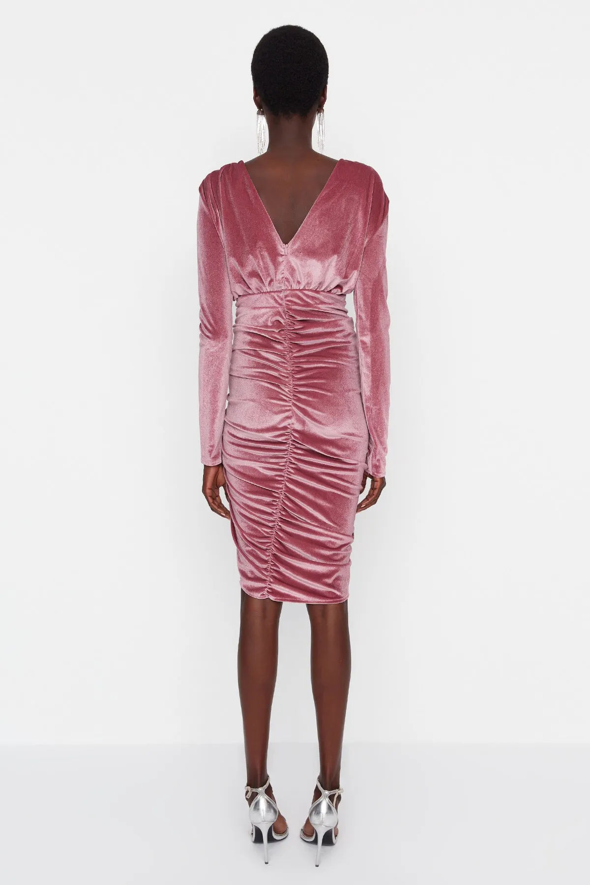 Trendyol Collection  Dusty Rose Drapiertes, detailliertes Samt-Elegantes Abendkleid TPRAW23EL00128