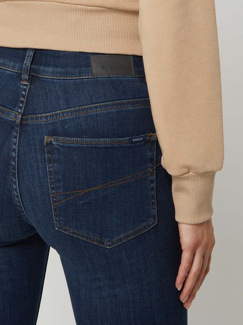 Slim Fit Jeans mit Stretch-Anteil Modell 'Caro' in blau