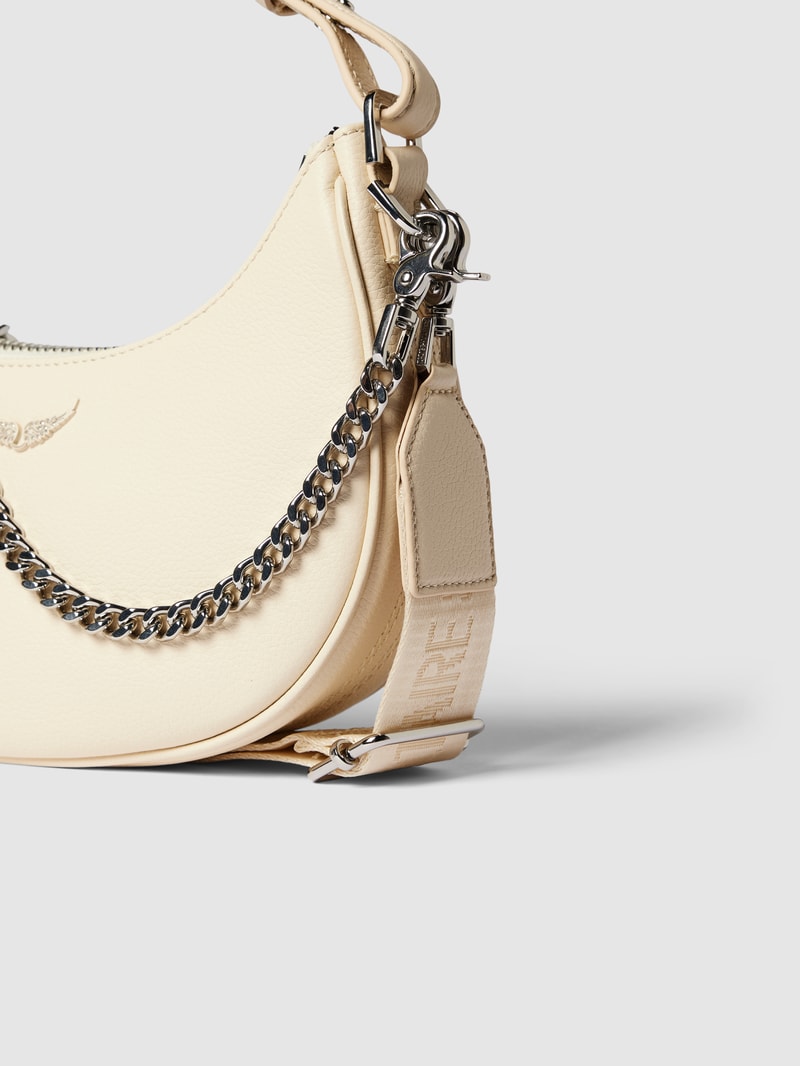 Henkeltasche mit Label-Detail in offwhite