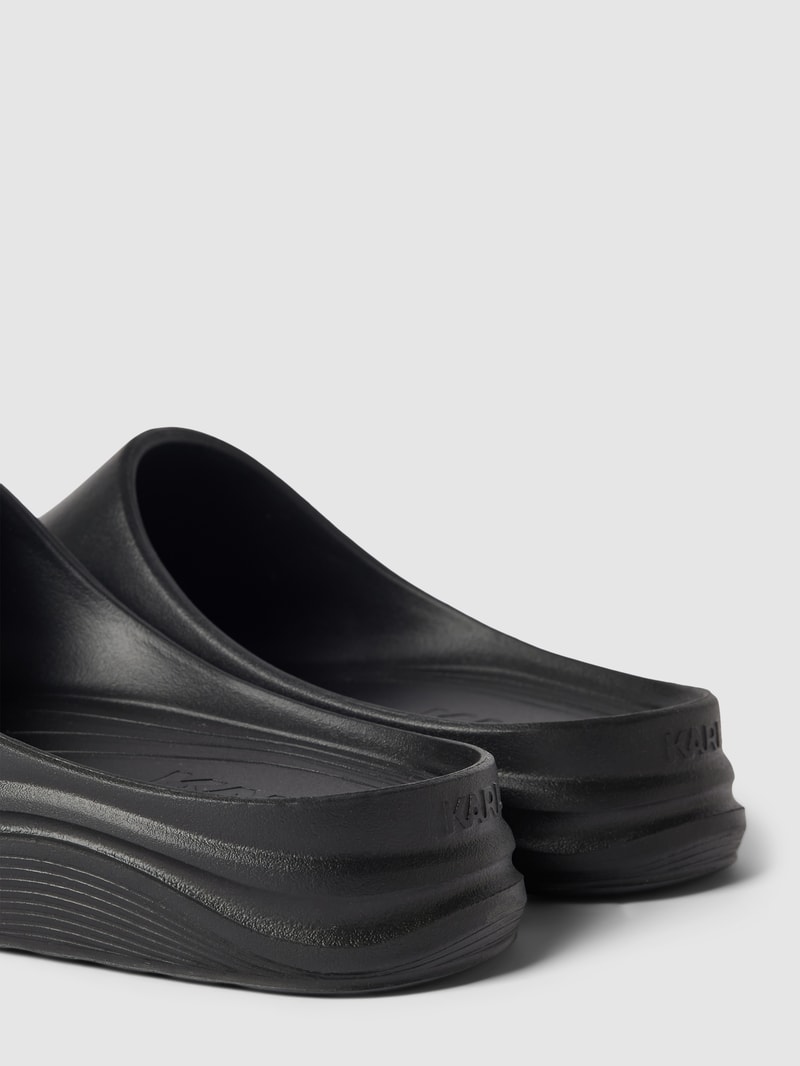 Slides mit Label-Print Modell 'SKOONA' in schwarz