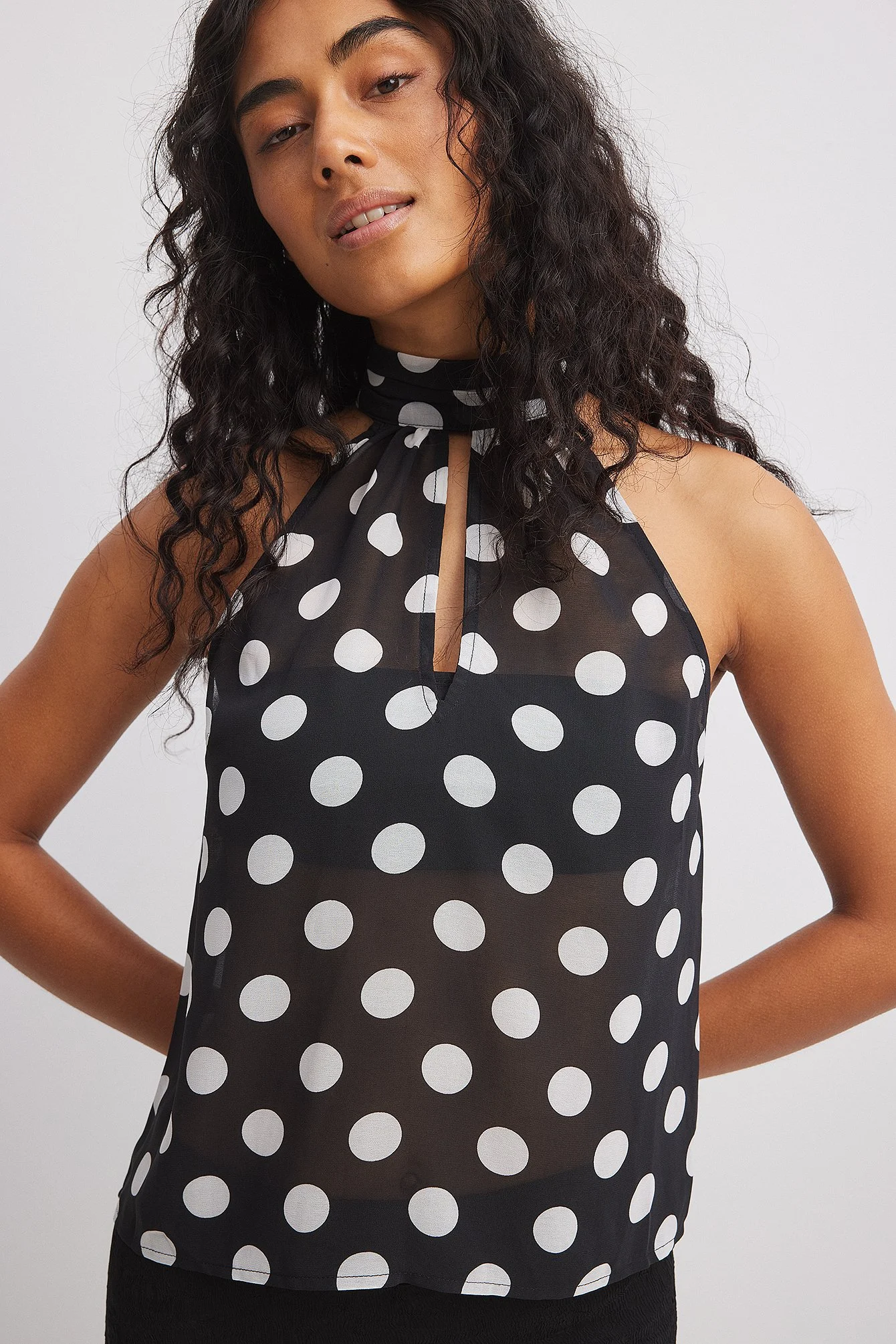 Neckholder-Top aus Chiffon
