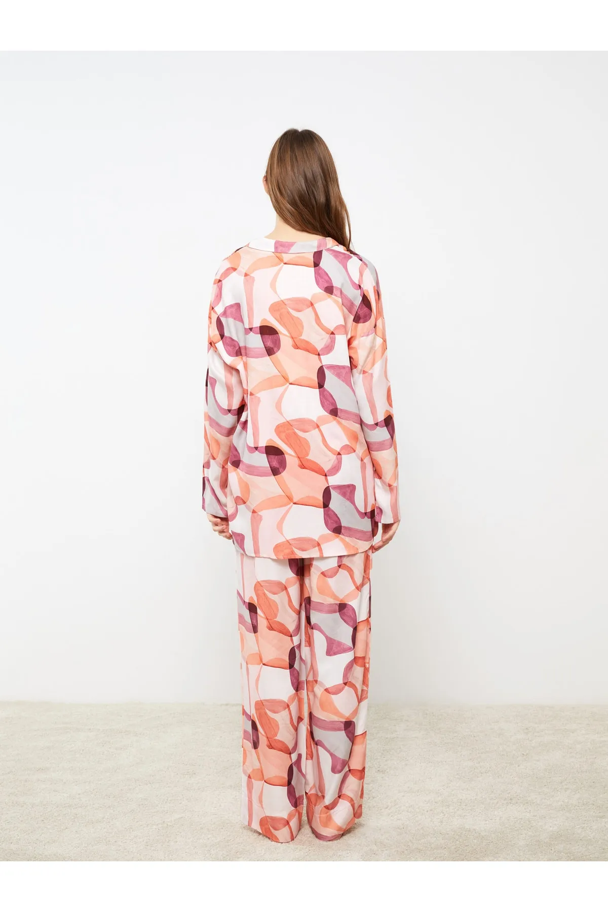 LC Waikiki  Gemustertes, langärmliges Damen-Pyjama-Set mit Hemdkragen