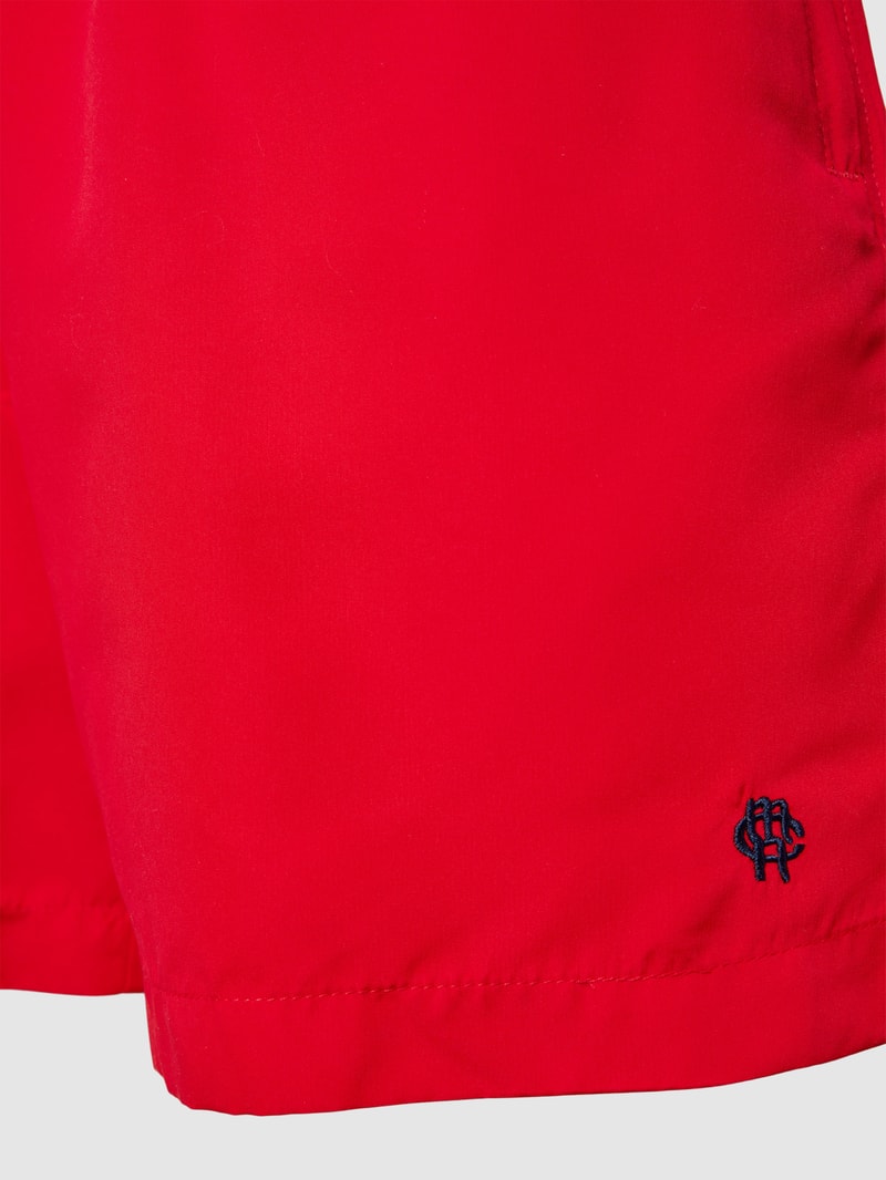 Badeshorts mit Label-Stitching in rot