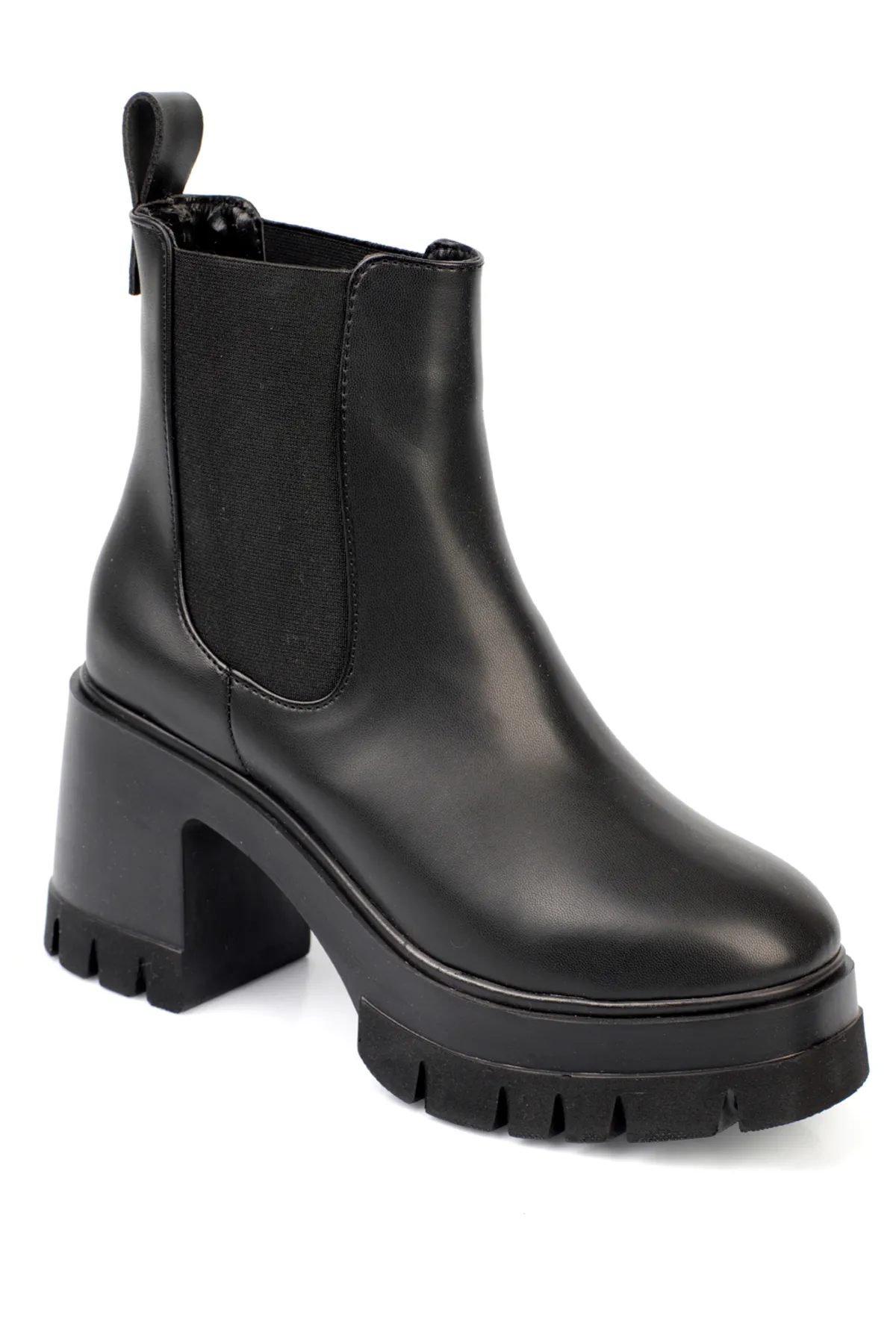 Capone Outfitters  Damenstiefel mit runder Spitze, seitlichem Gummizug und mittelhohem Absatz