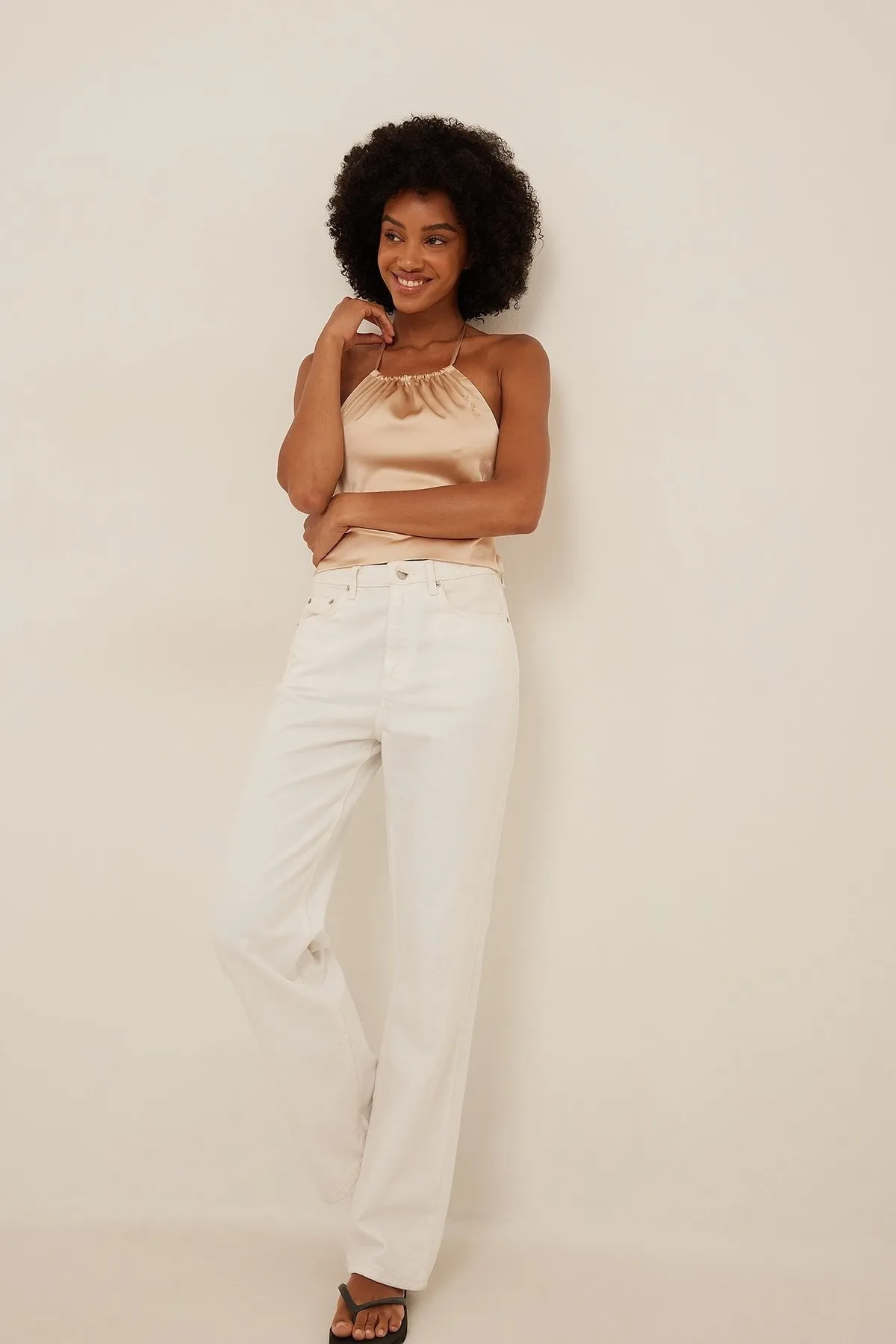 NA-KD  Neckholder-Crop-Top aus Satin mit Binderücken