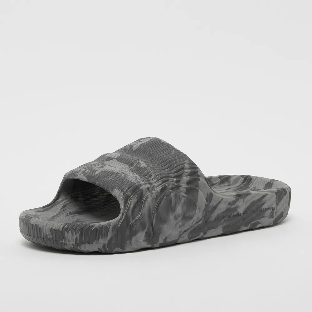 adidas adilette 22 Badelatschen IE7760 / grau